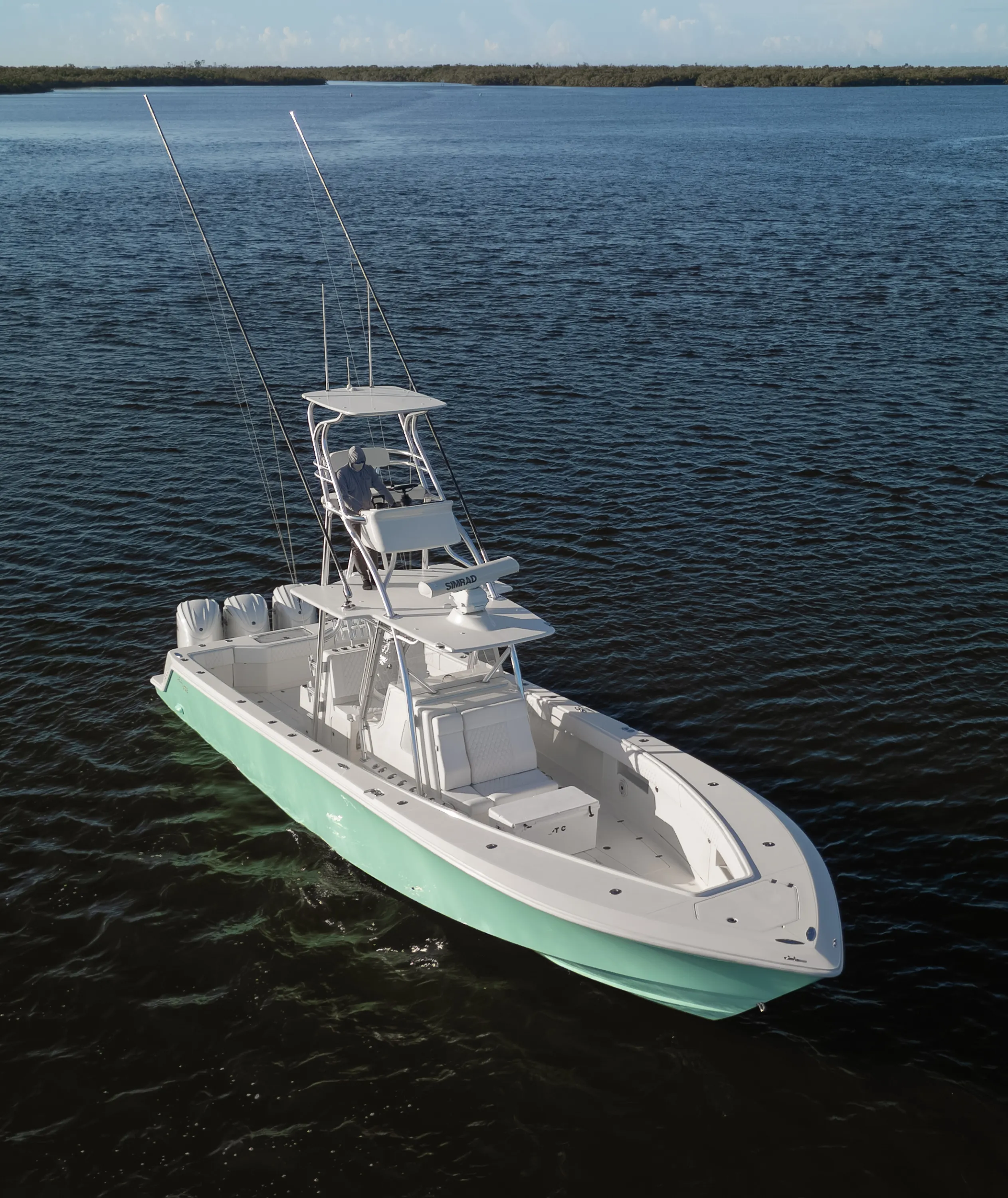 SeaVee 39: aerial deck layout bow quarter