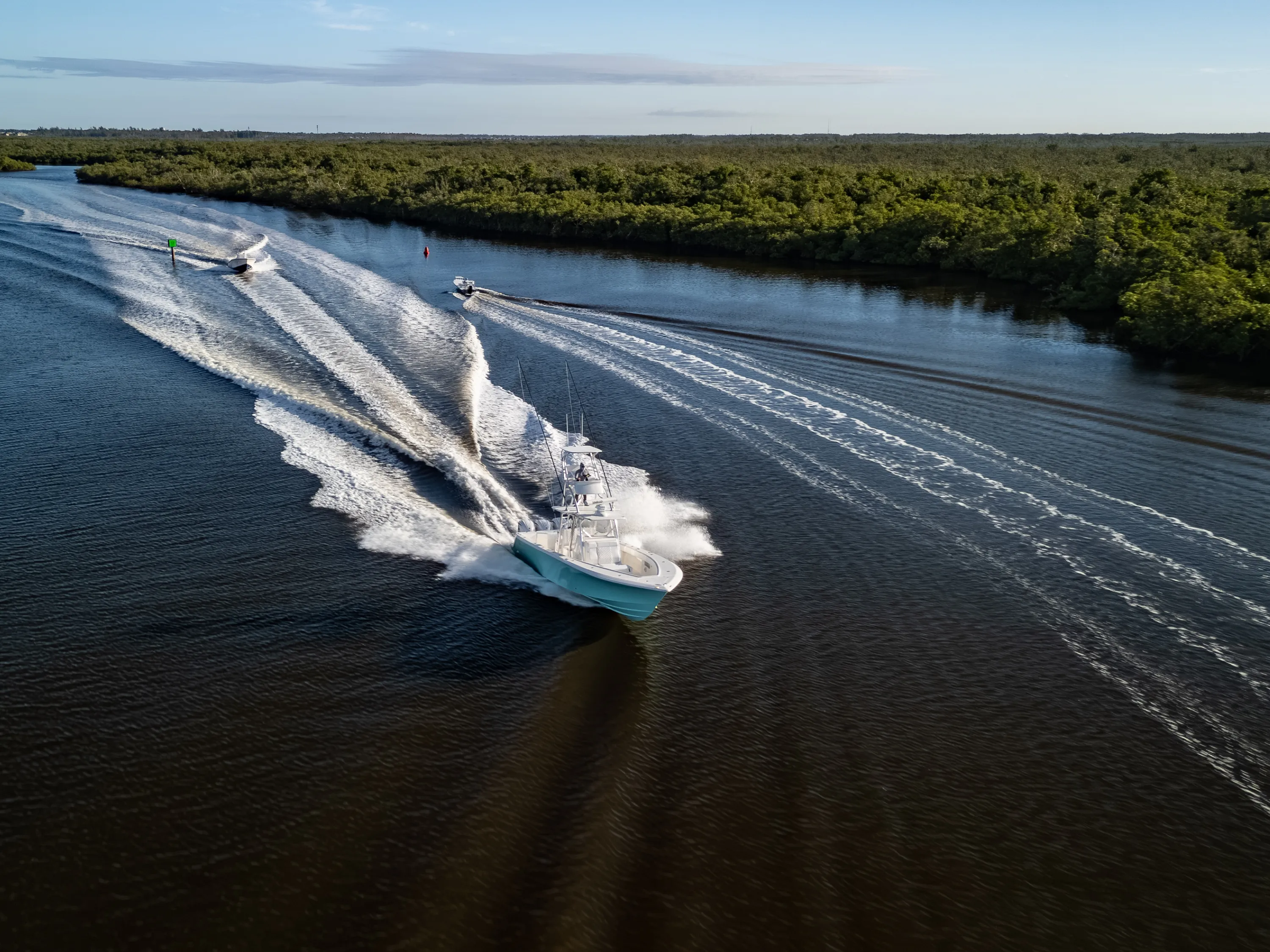 SeaVee 39: aerial running with other boats