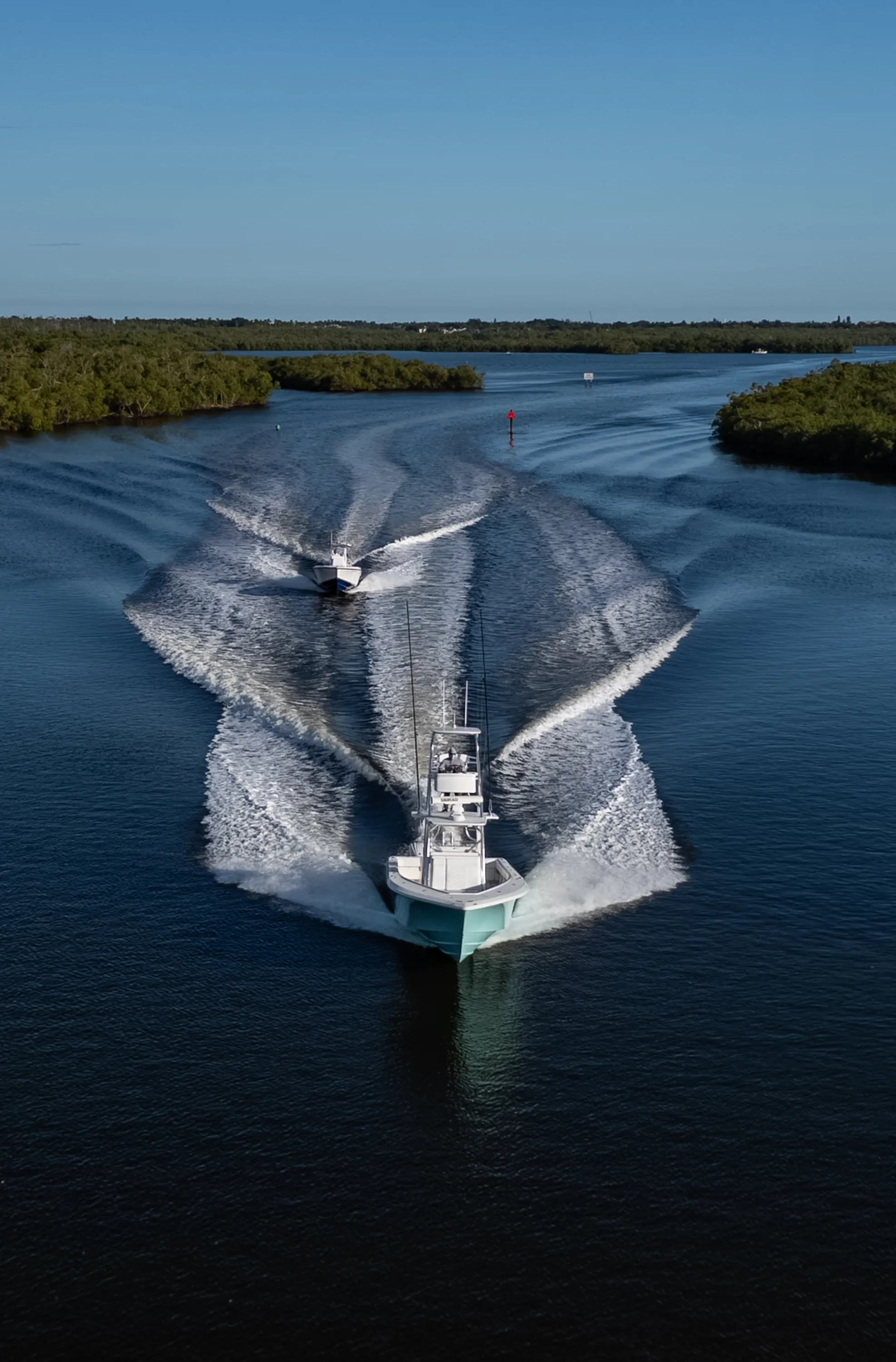 SeaVee 39: aerial running head on