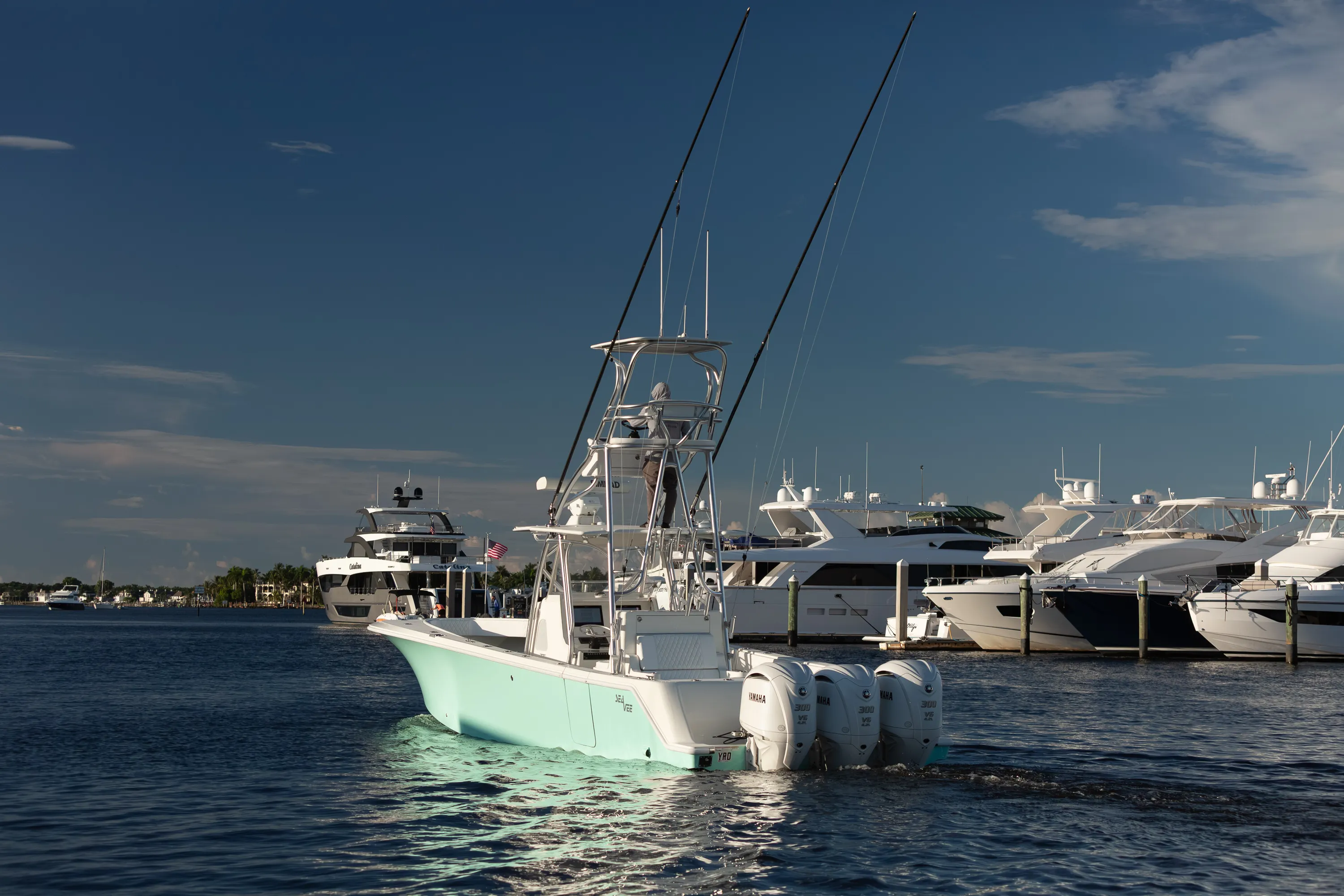 SeaVee 39: underway from astern dark sky