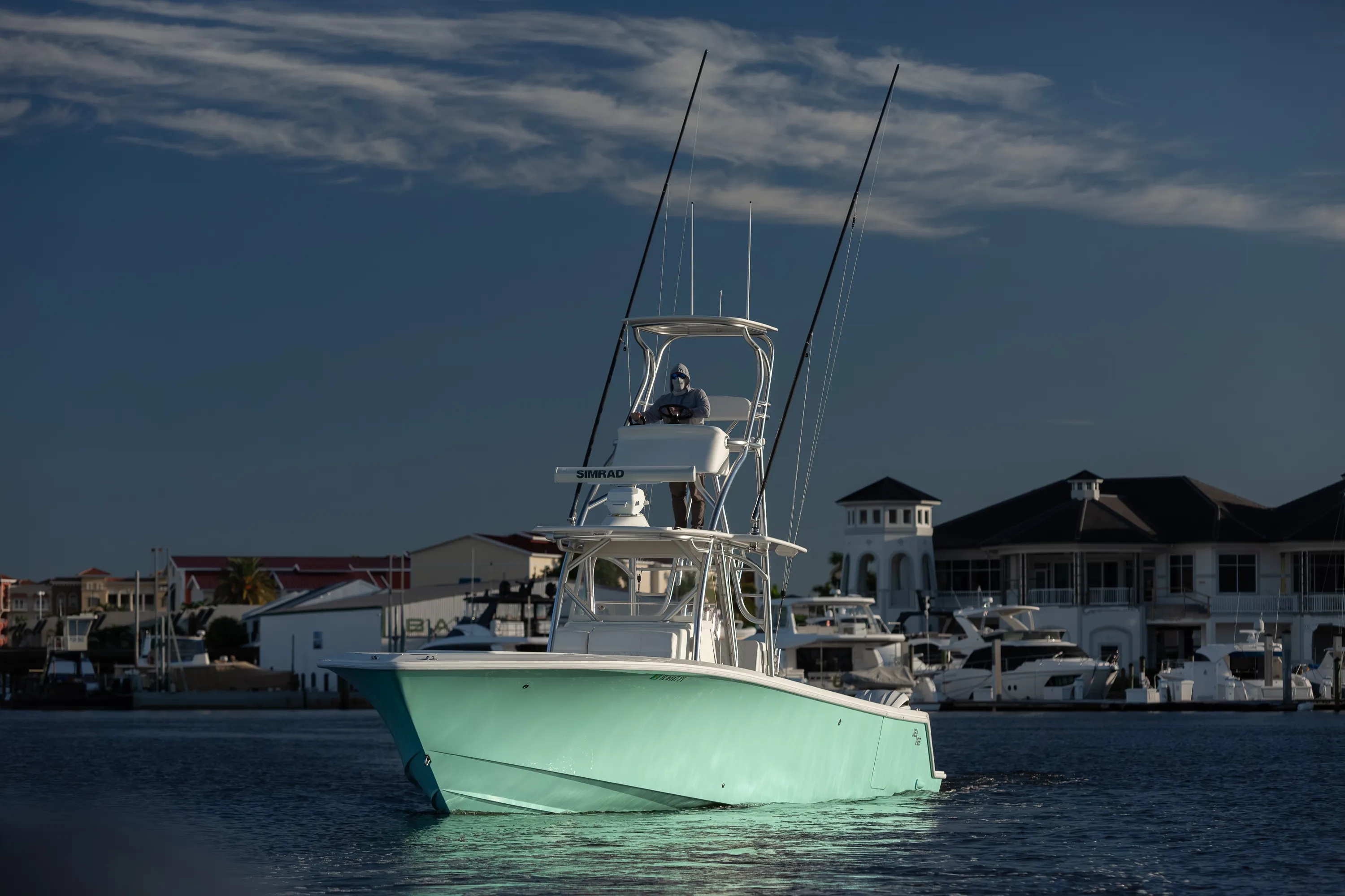 SeaVee 39: bow quarter idling dark sky