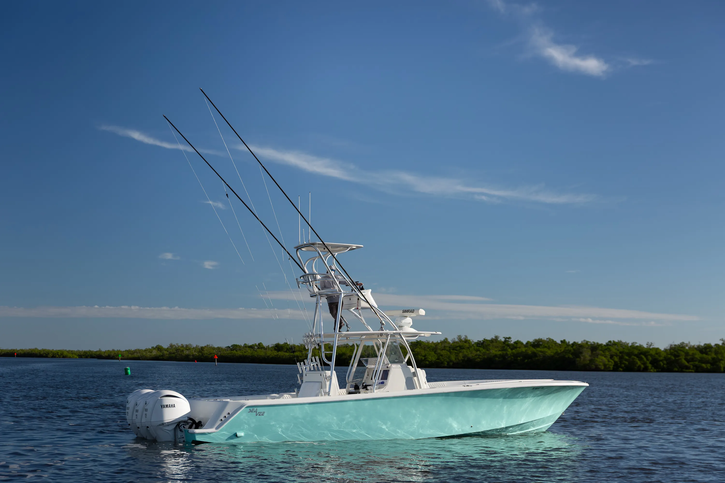 SeaVee 39: stern quarter wide open water