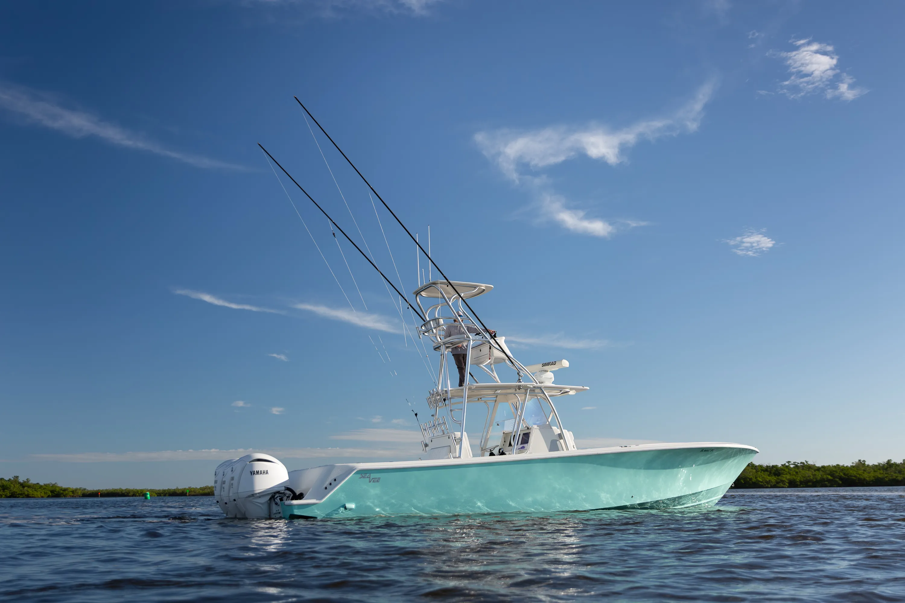 SeaVee 39: stern quarter waterline wide
