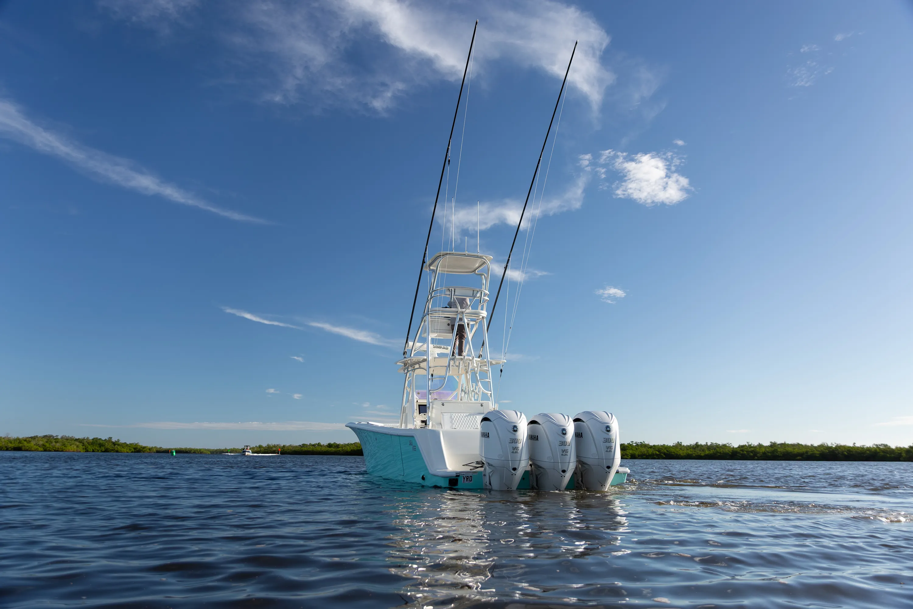 SeaVee 39: stern low angle wide sky