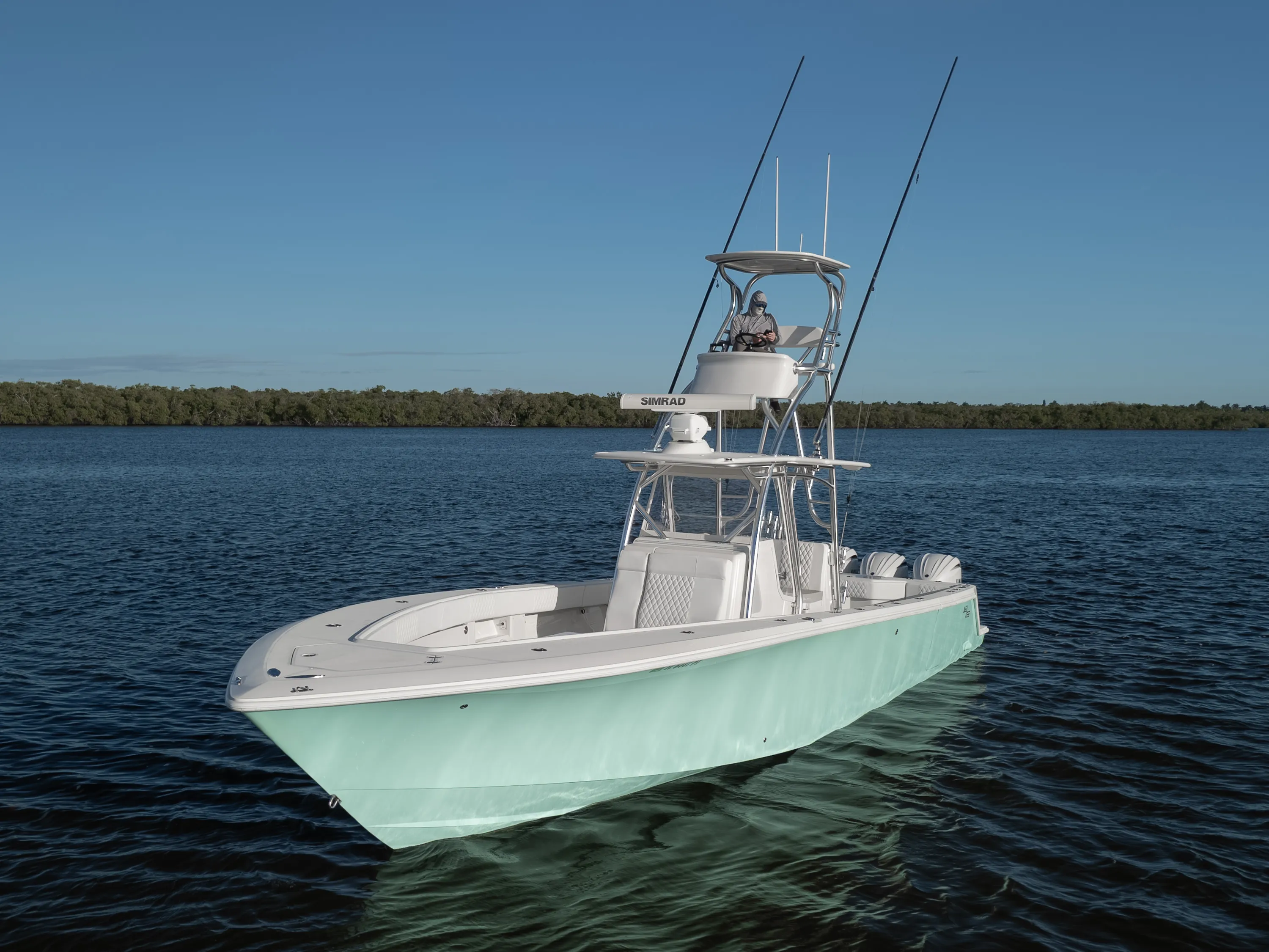 SeaVee 39: aerial bow low angle