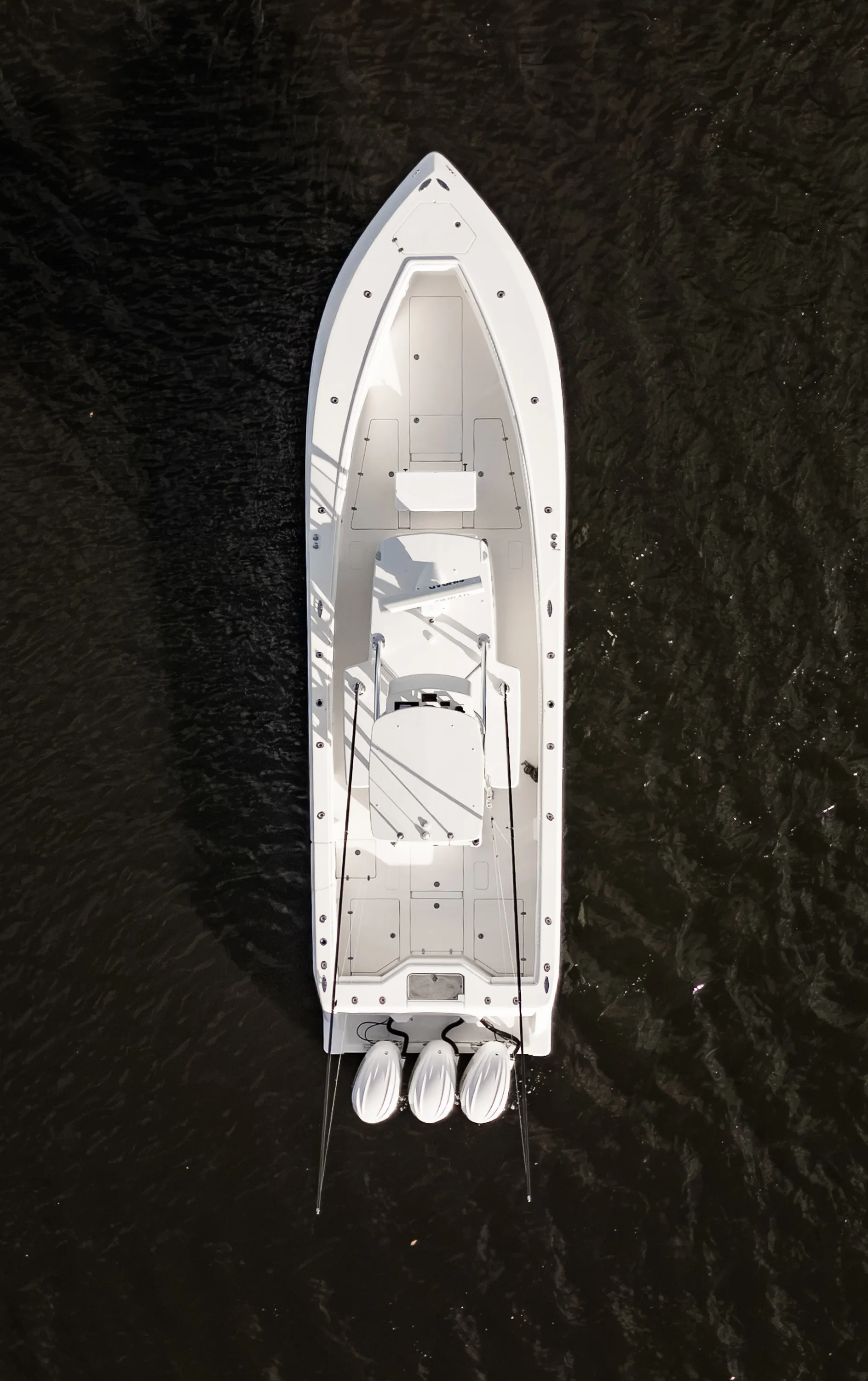 SeaVee 39: aerial top down bow up