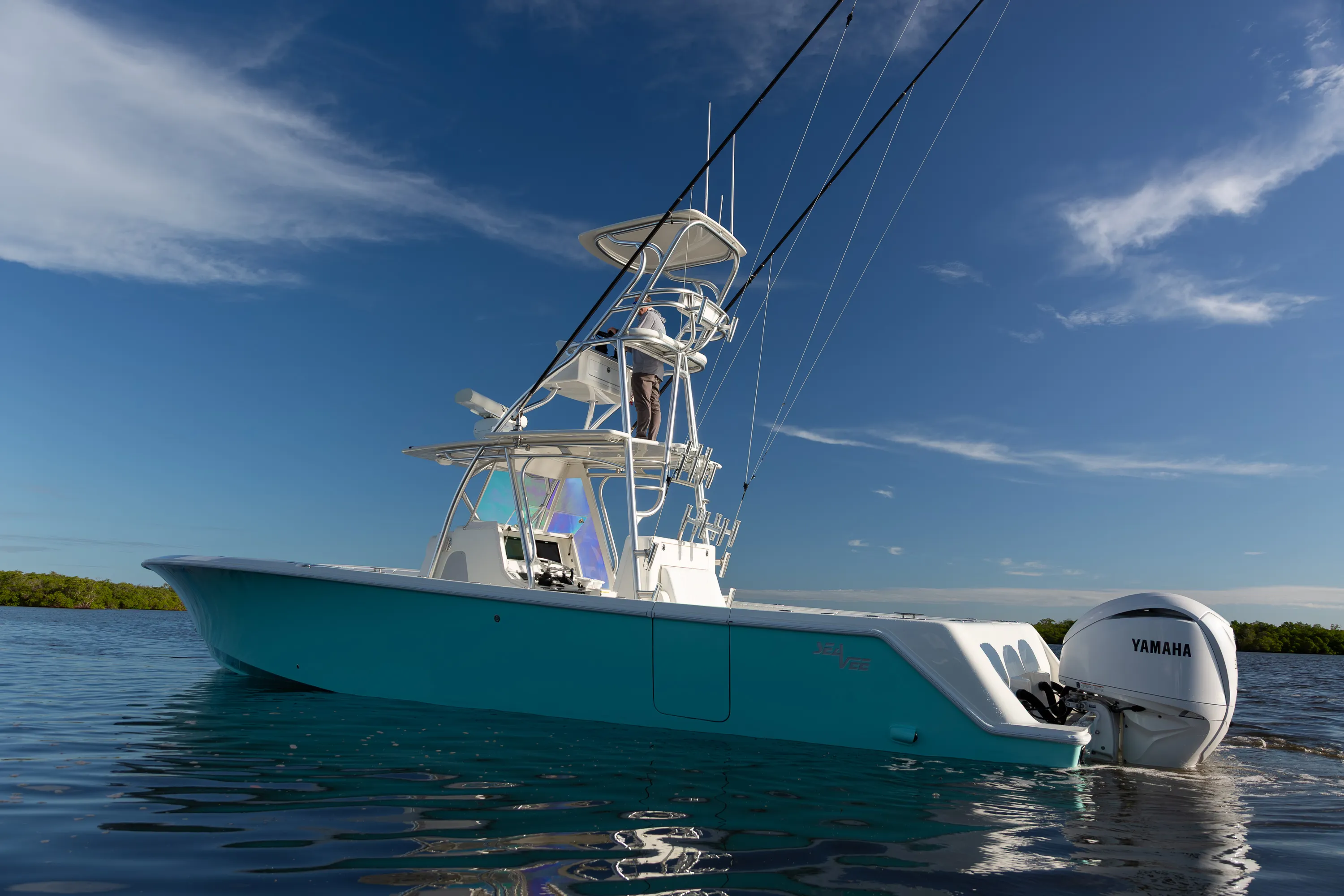 SeaVee 39: stern quarter low angle outriggers