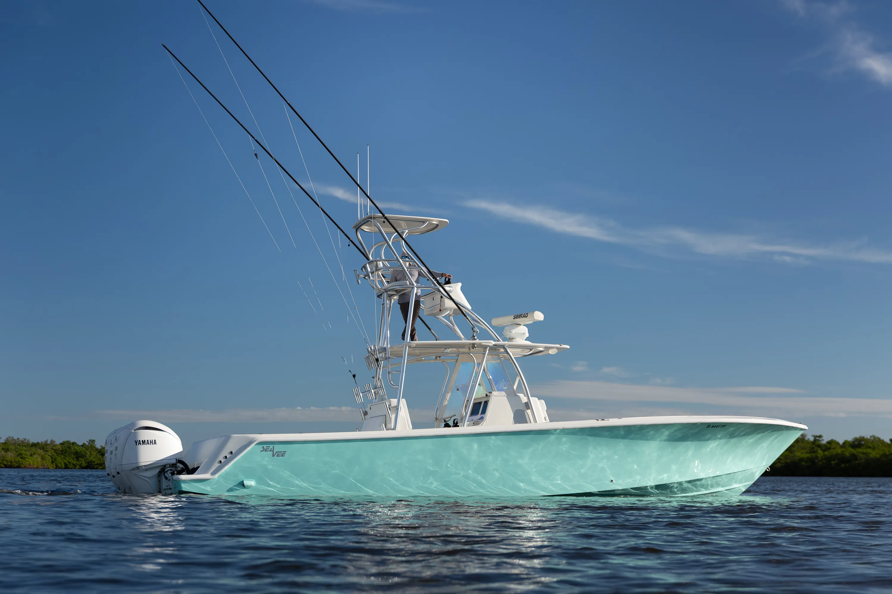 SeaVee 39: stern quarter waterline reflections