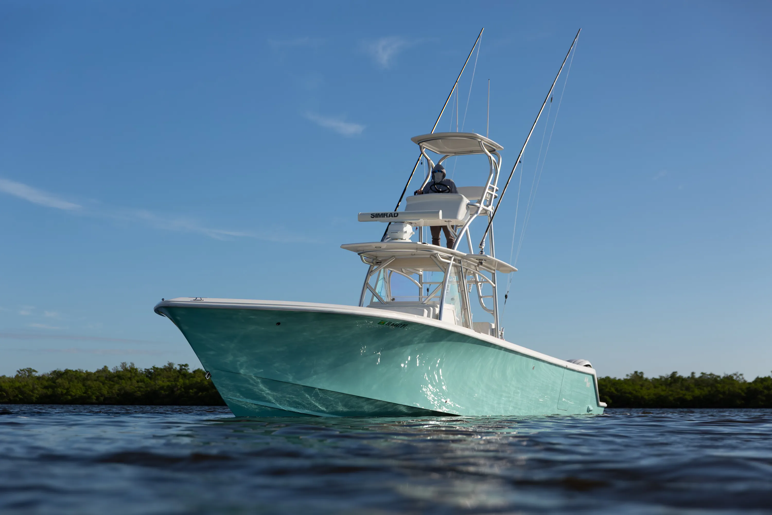 SeaVee 39: bow quarter waterline wide