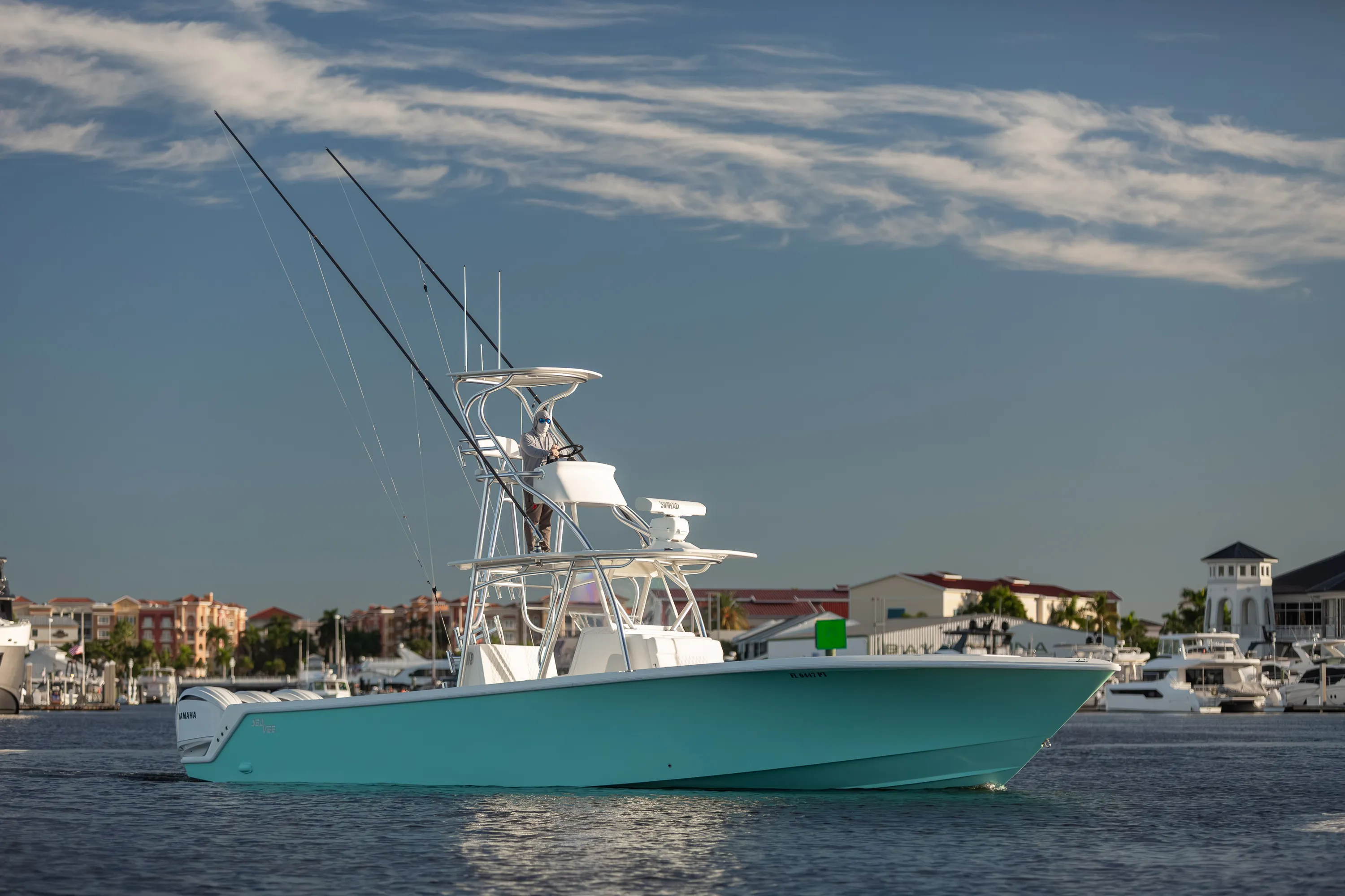 SeaVee 39: profile underway slow