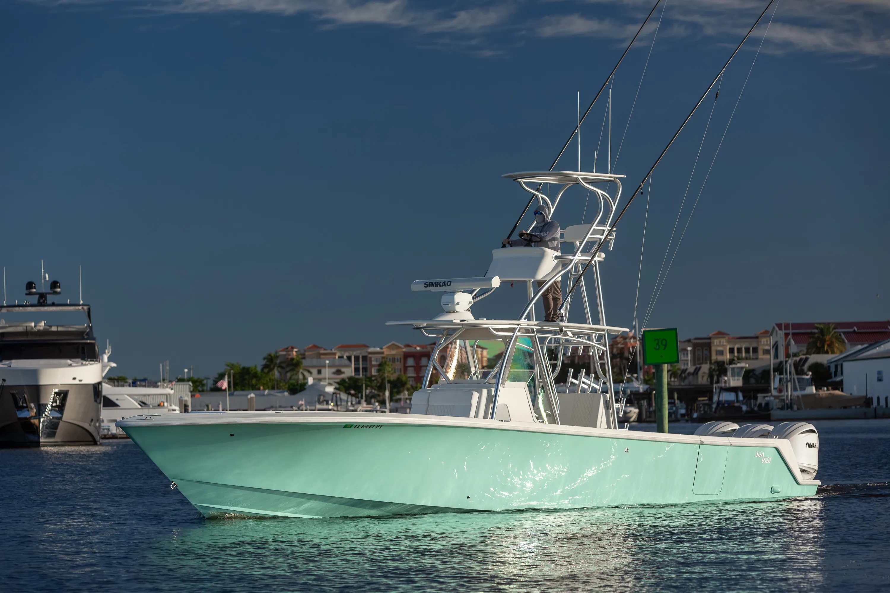 SeaVee 39: profile underway channel marker