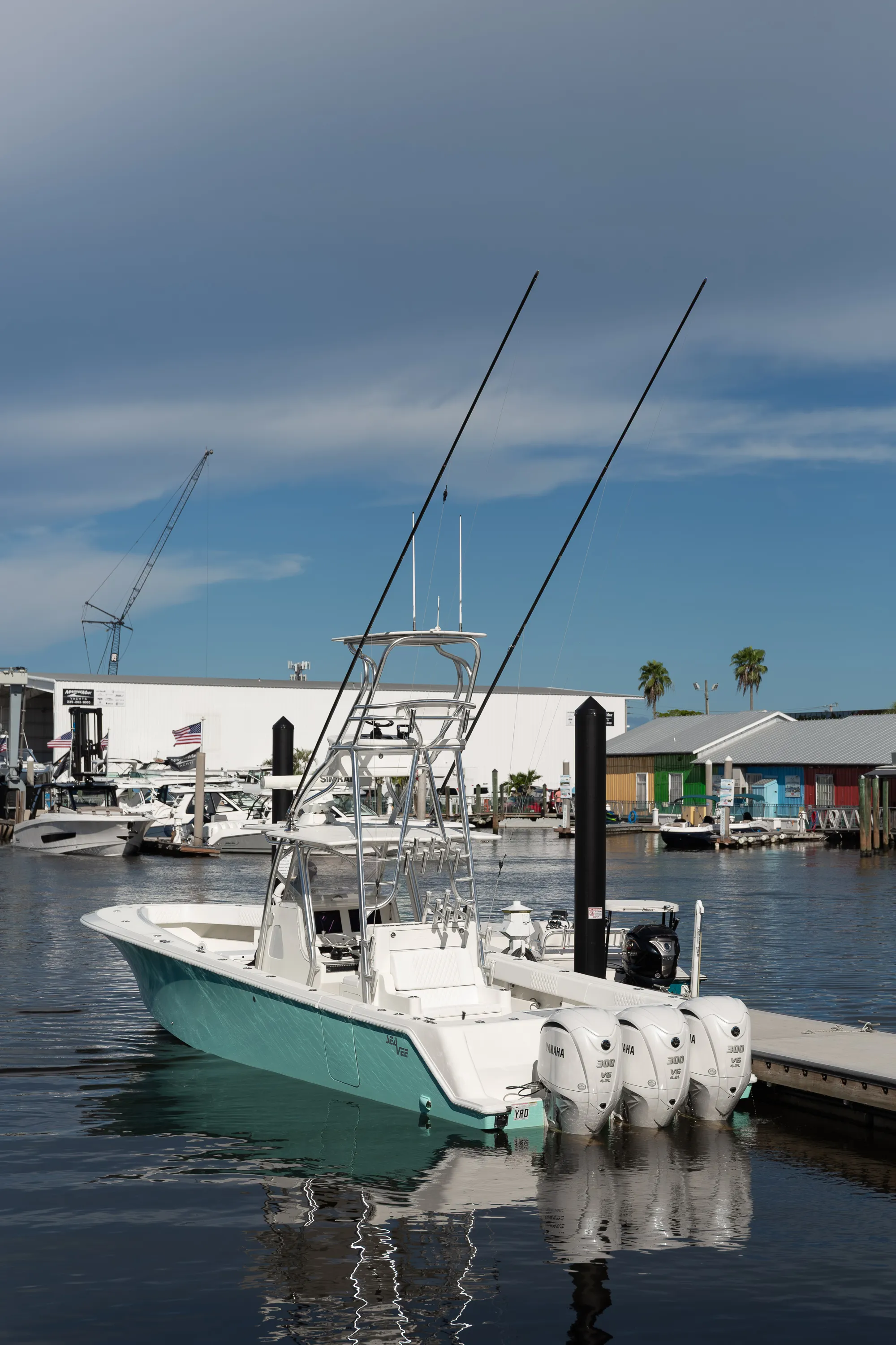 SeaVee 39: at dock stern quarter outriggers