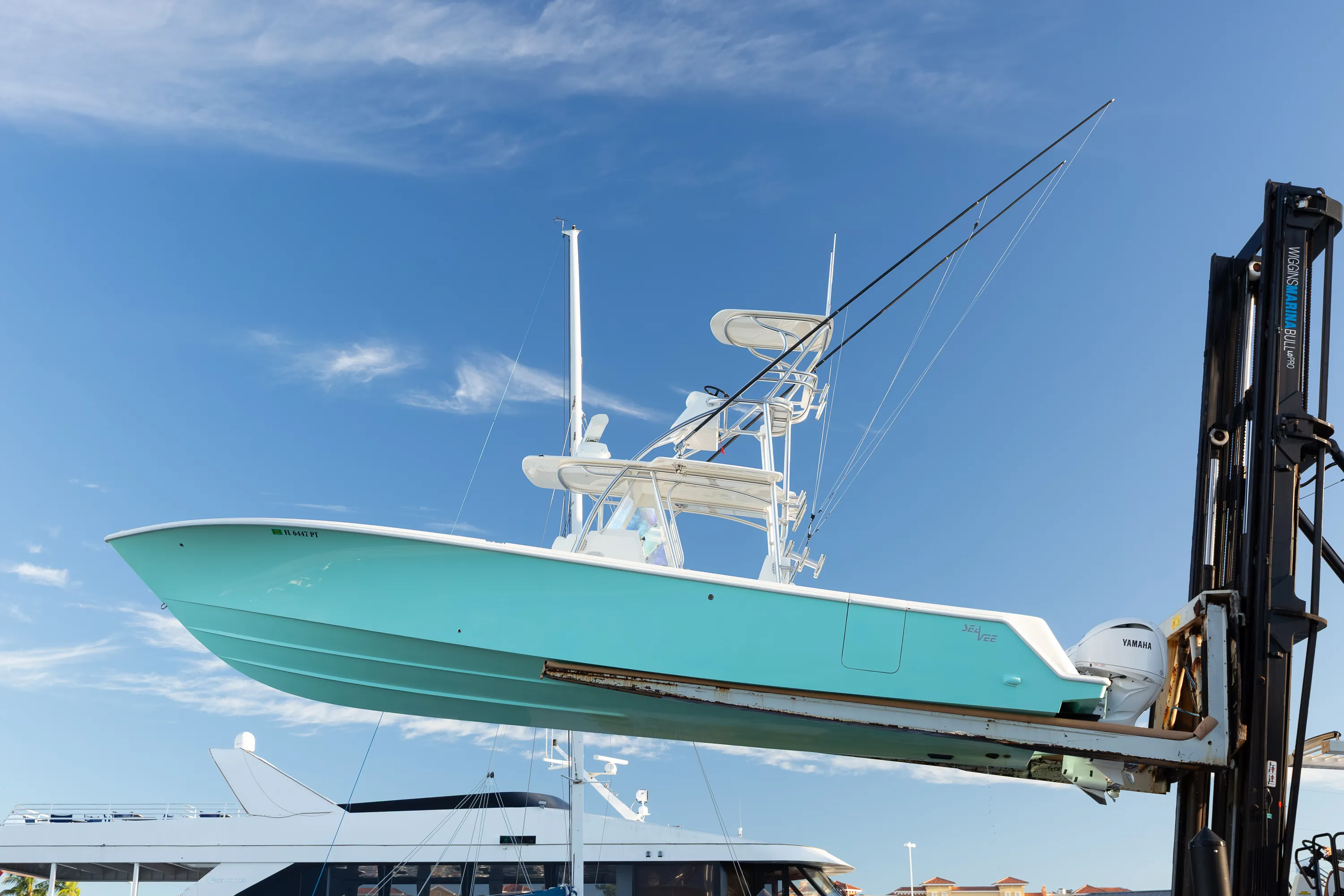 SeaVee 39: profile on forklift