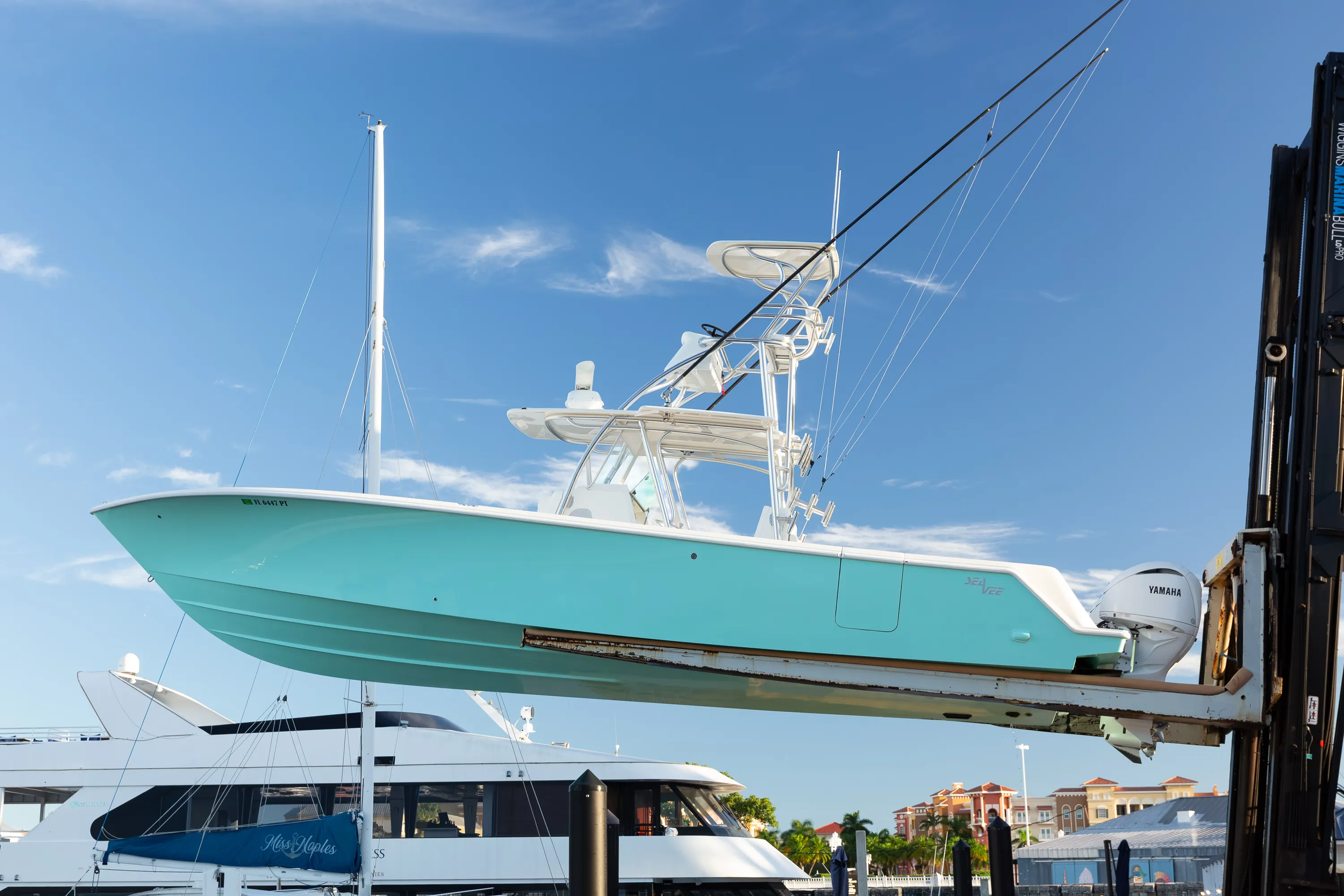 SeaVee 39: profile on forklift wide