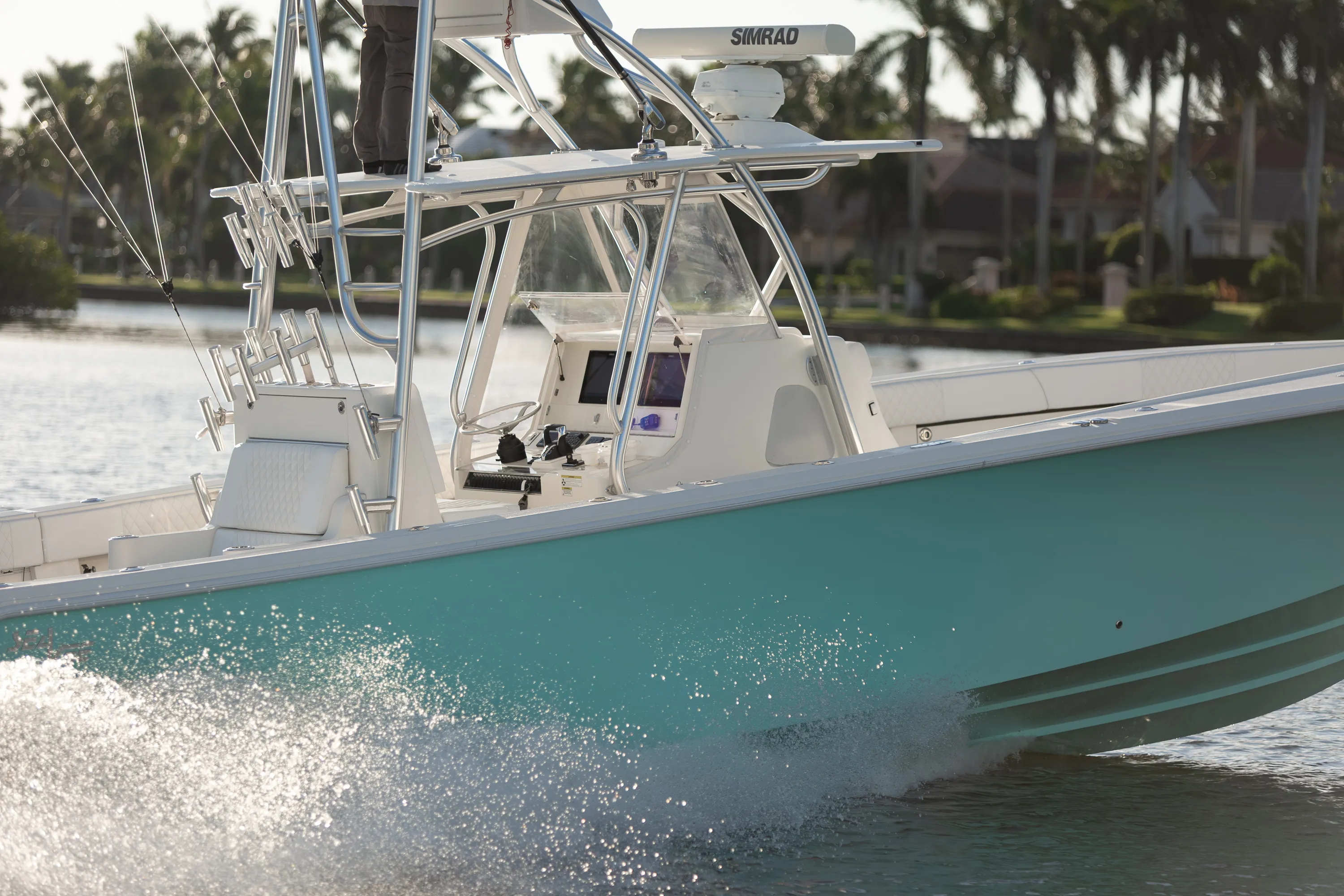 SeaVee 39: running console and spray