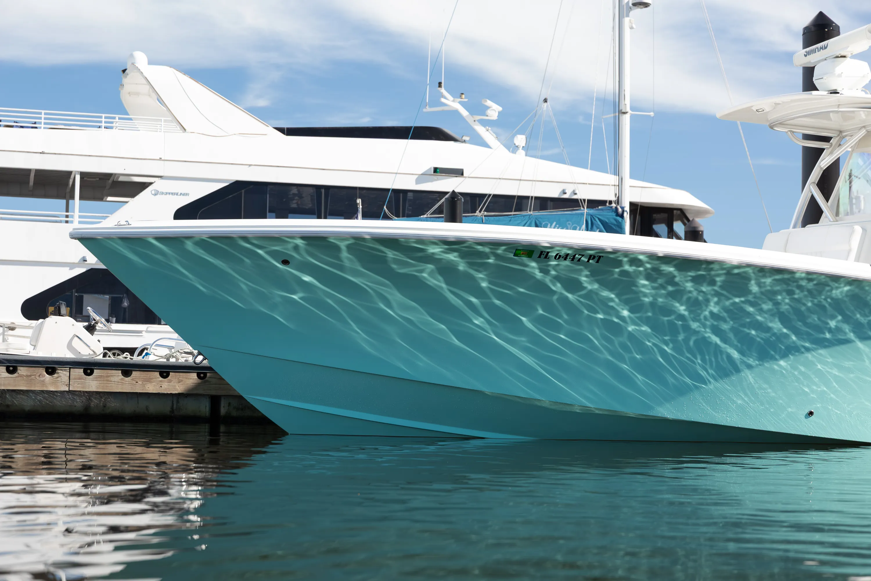 SeaVee 39: bow flare at dock reflections