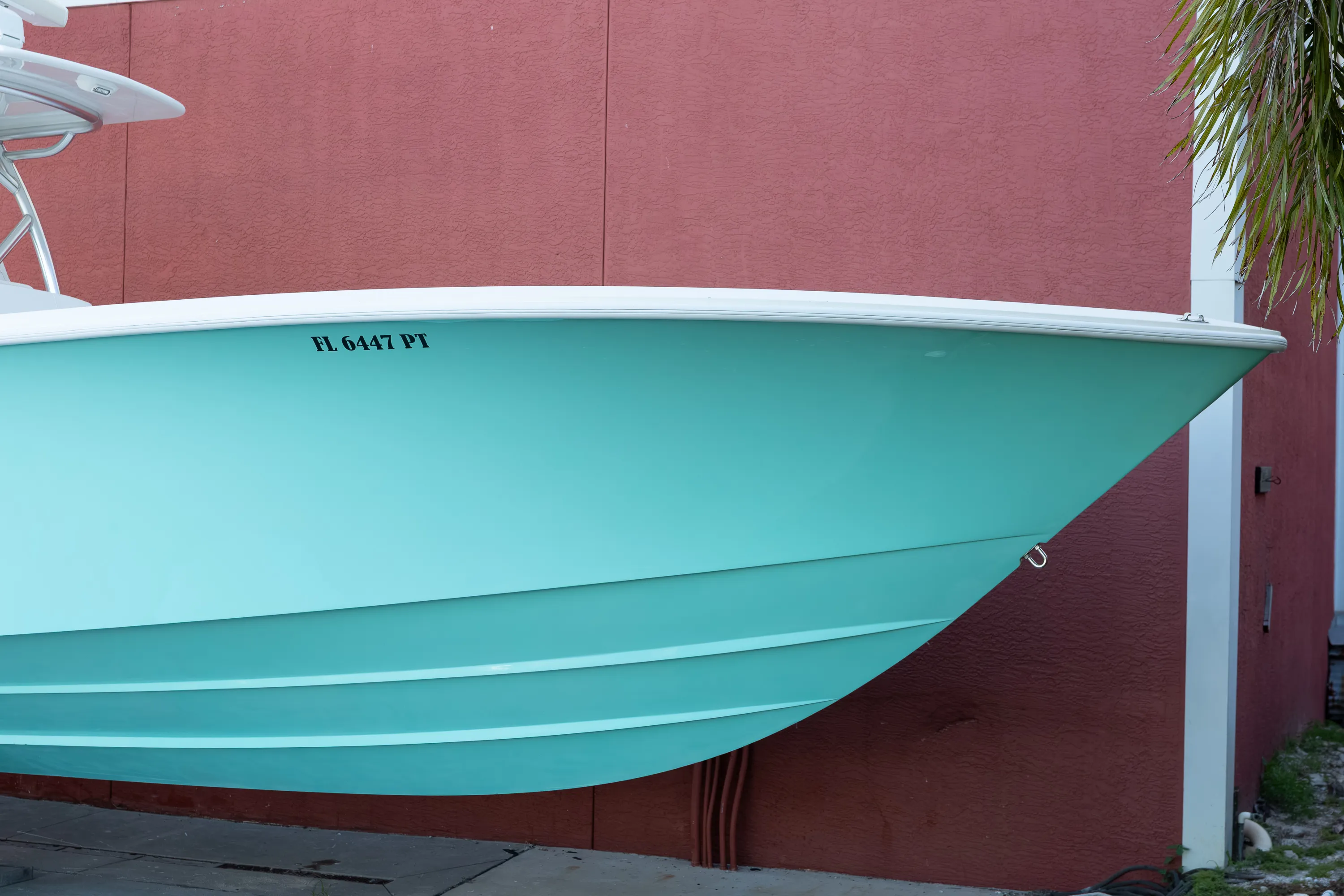 SeaVee 39: bow flare on blocks