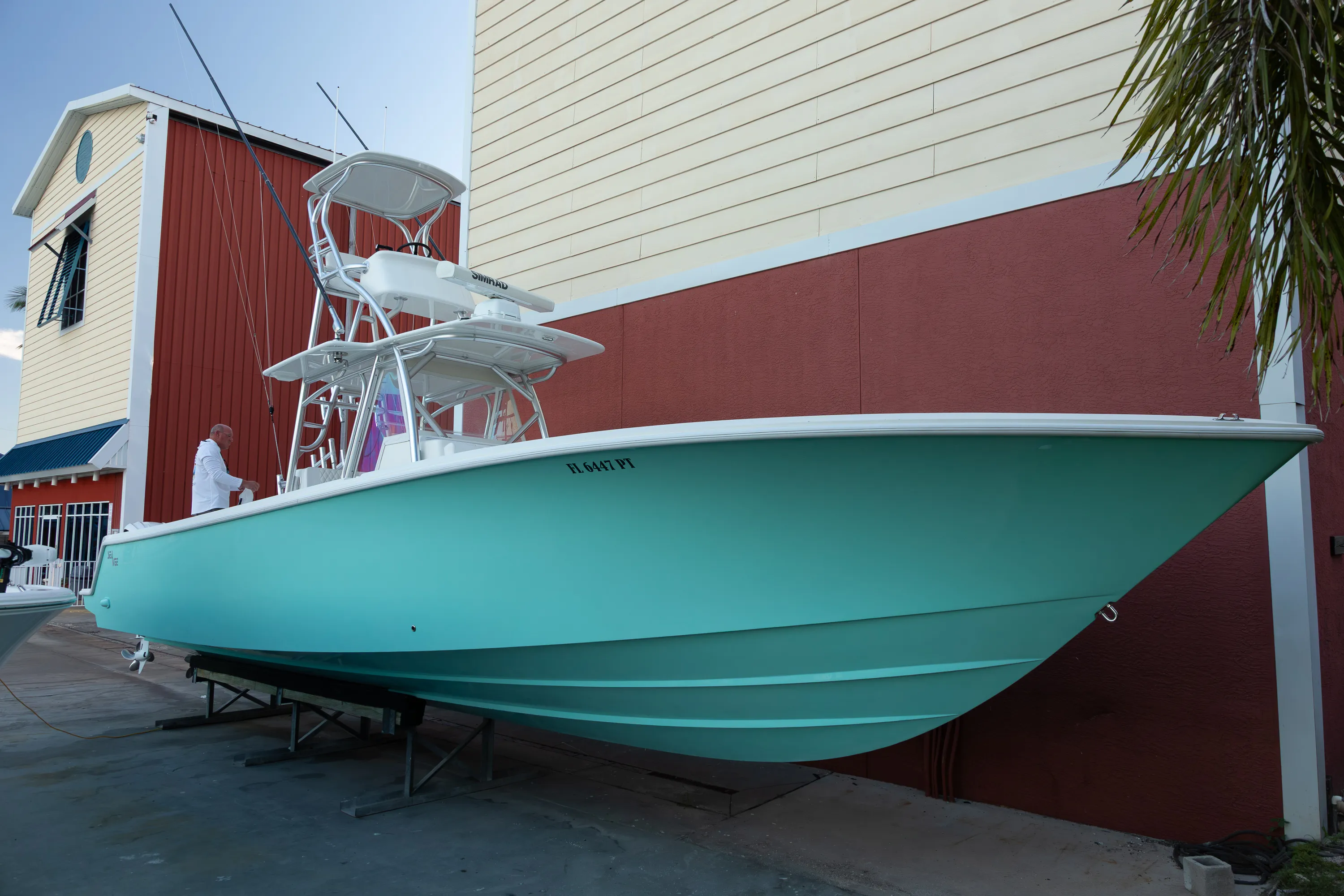 SeaVee 39: bow quarter on blocks