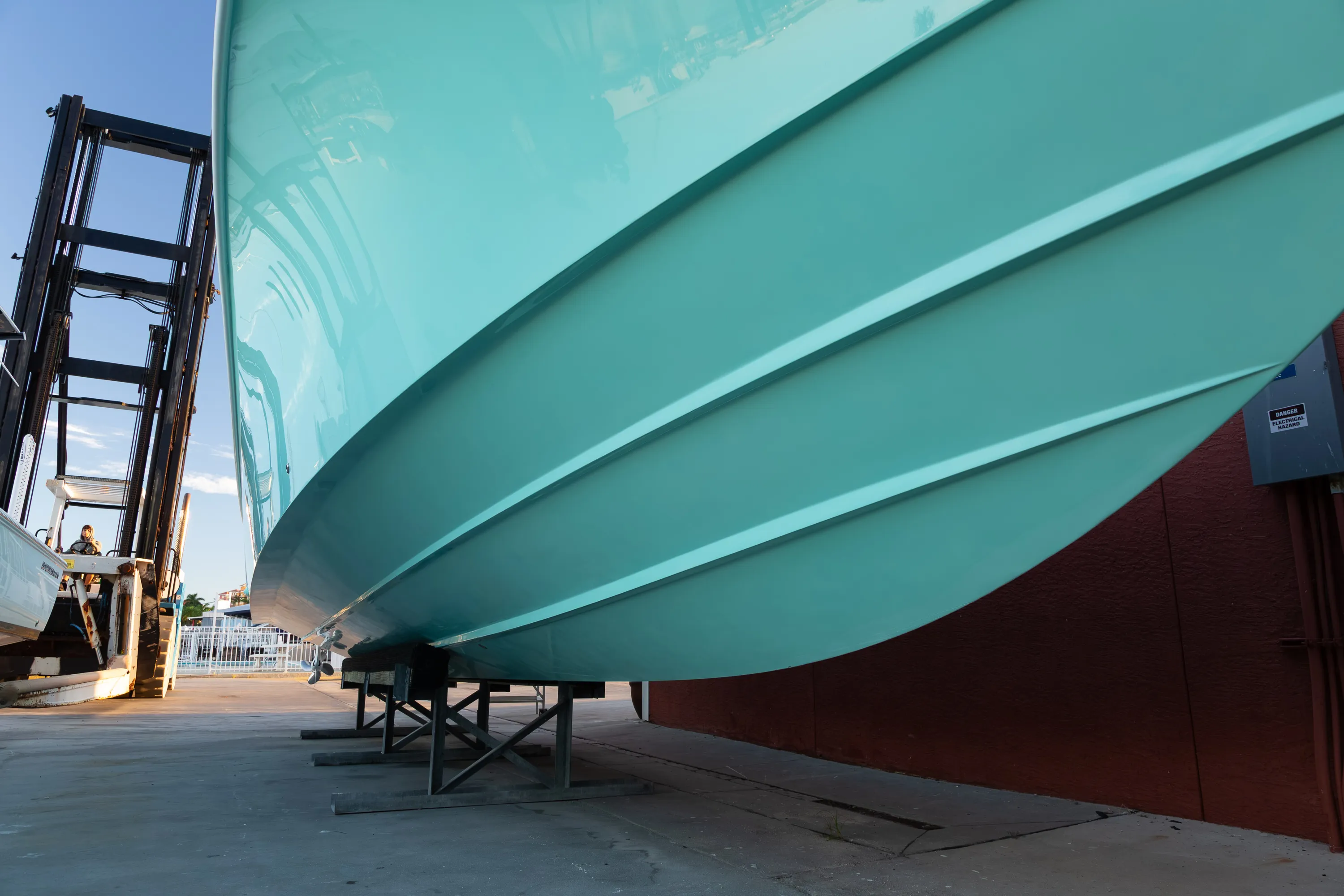SeaVee 39: hull bottom strakes on blocks