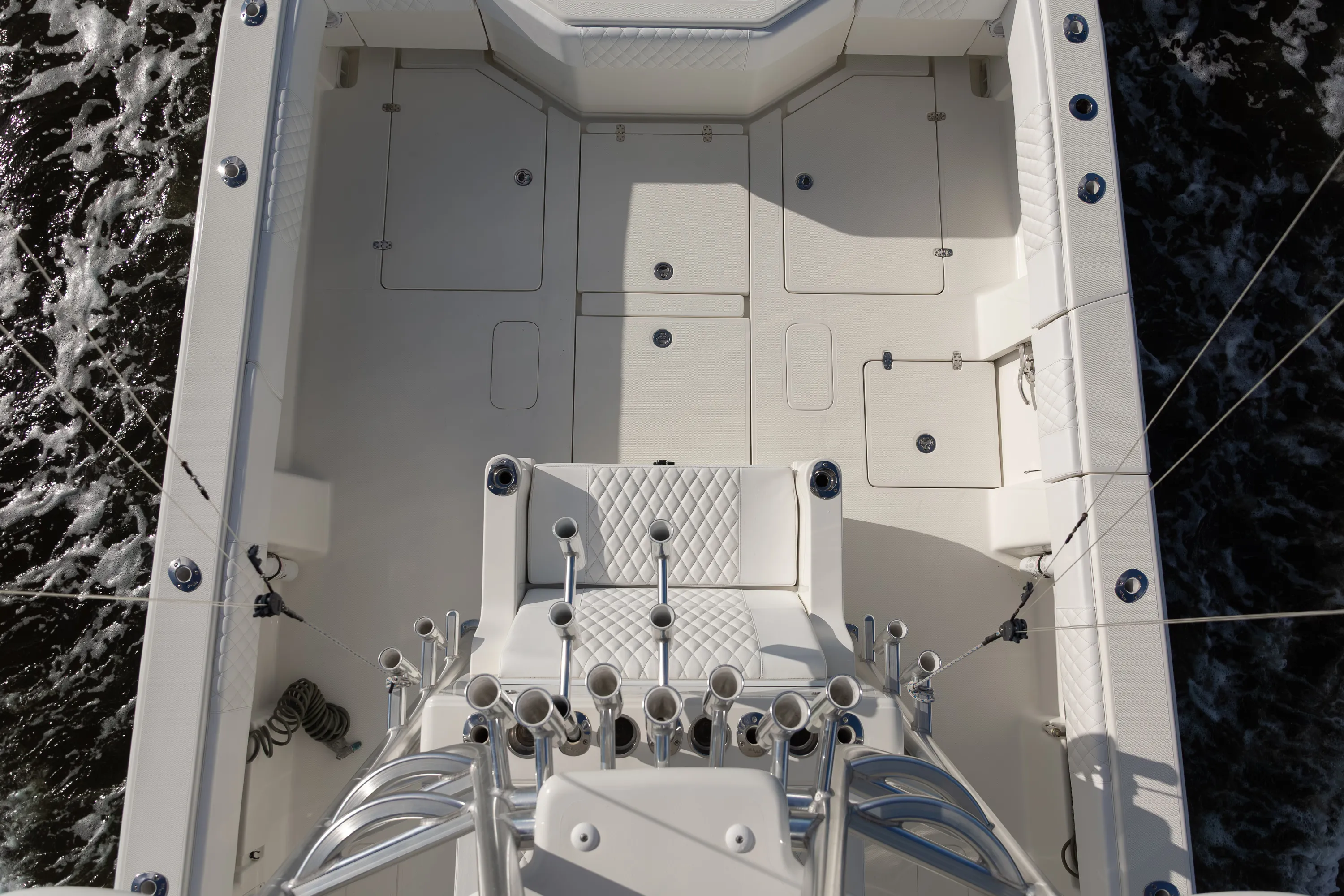 SeaVee 39: cockpit top down from tower