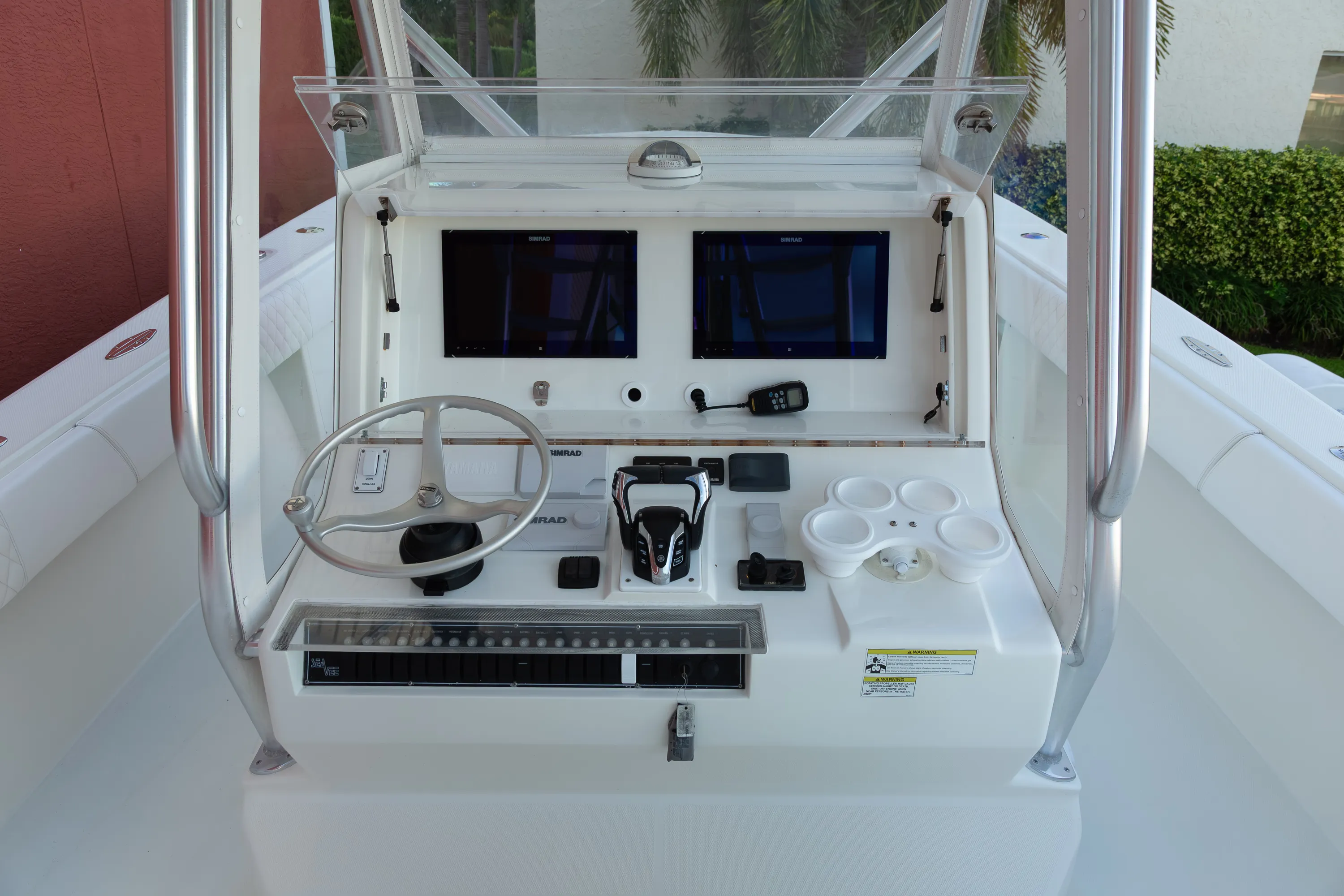 SeaVee 39: helm console straight on