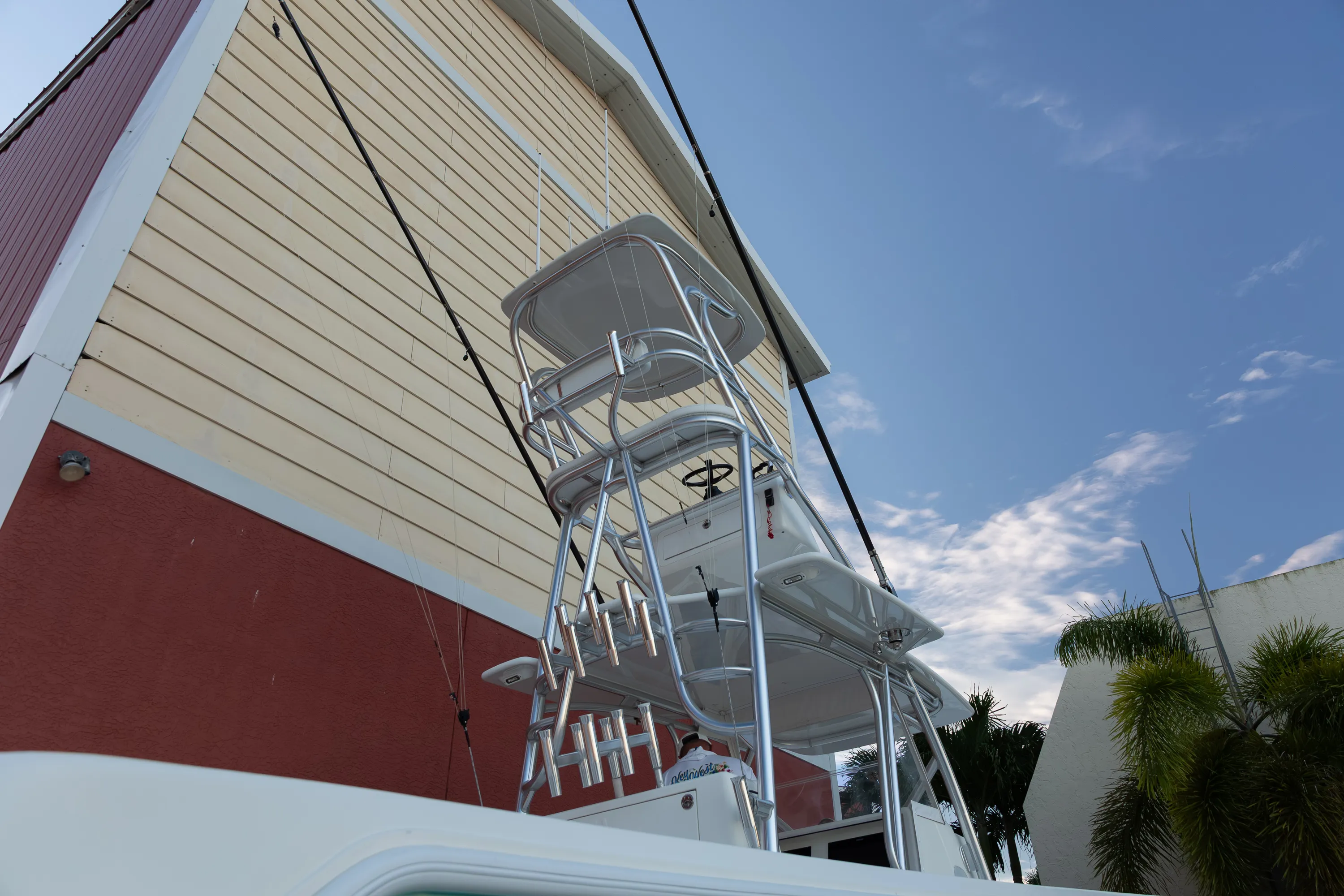 SeaVee 39: tower from below on blocks
