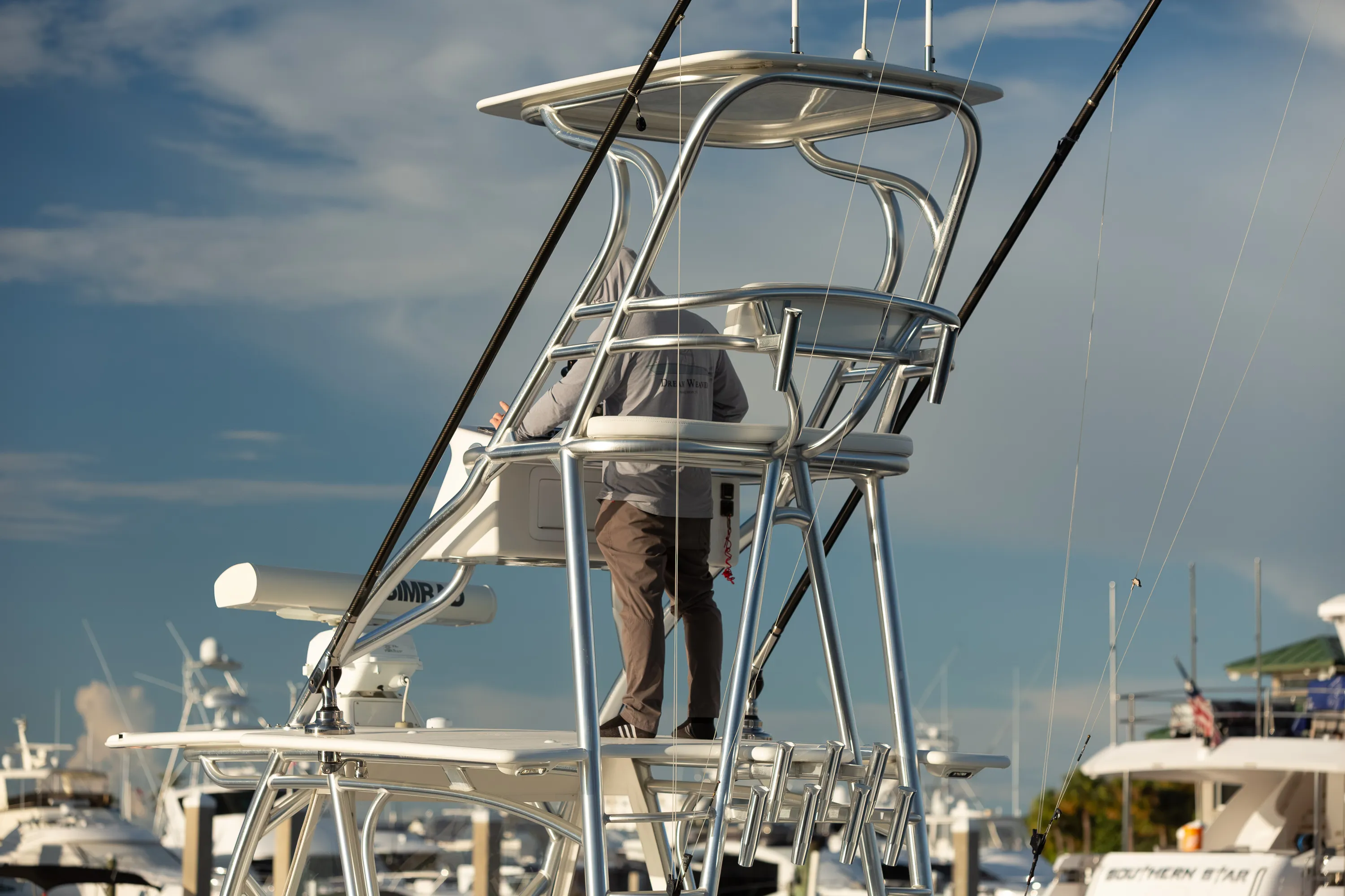 SeaVee 39: tower station from astern