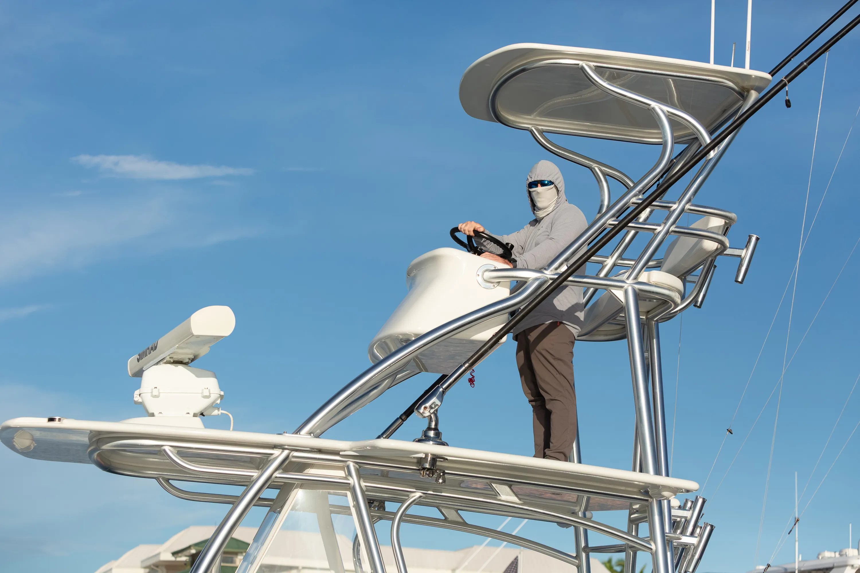SeaVee 39: tower helm station side