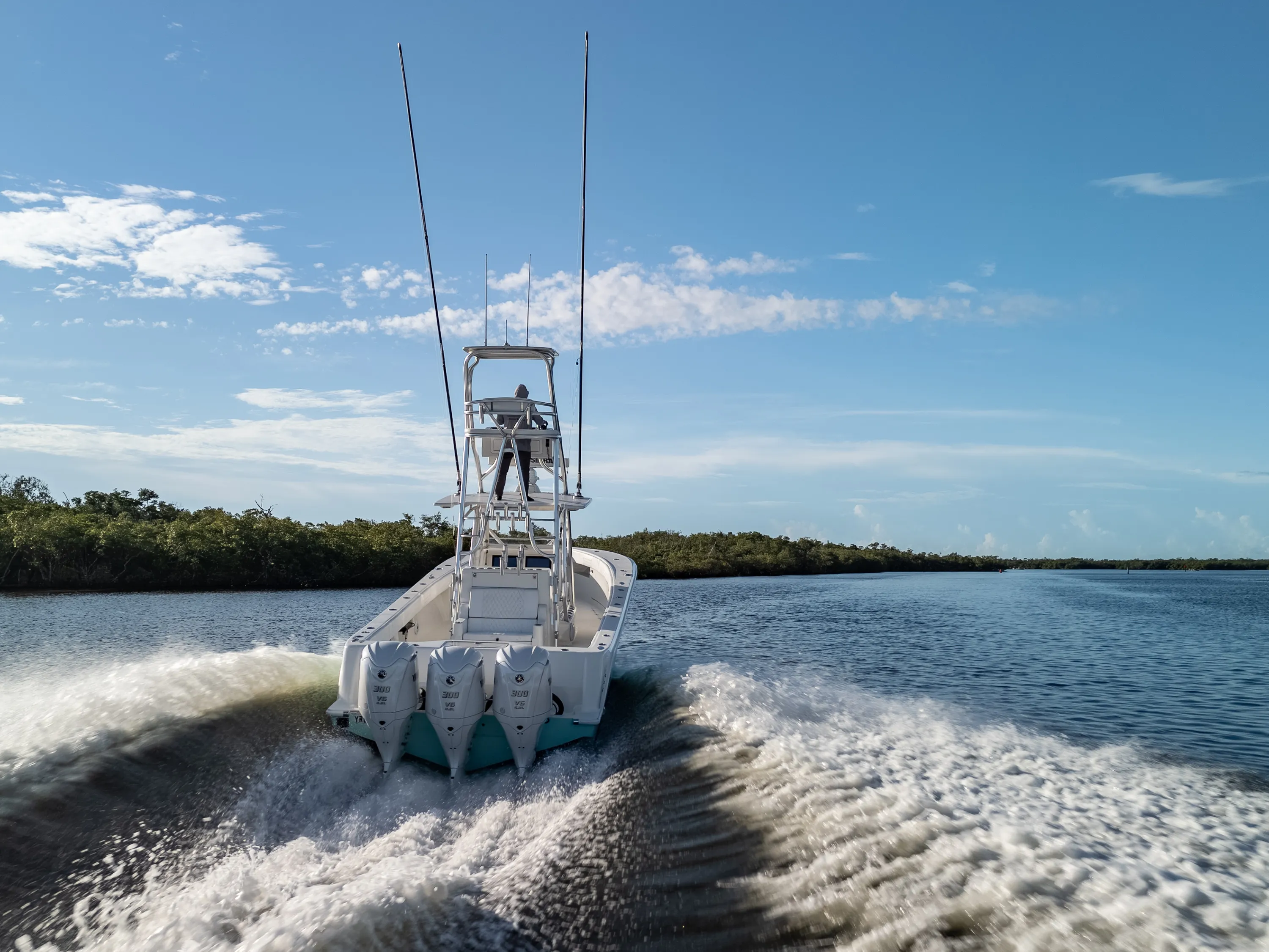 SeaVee 39: running from astern wake