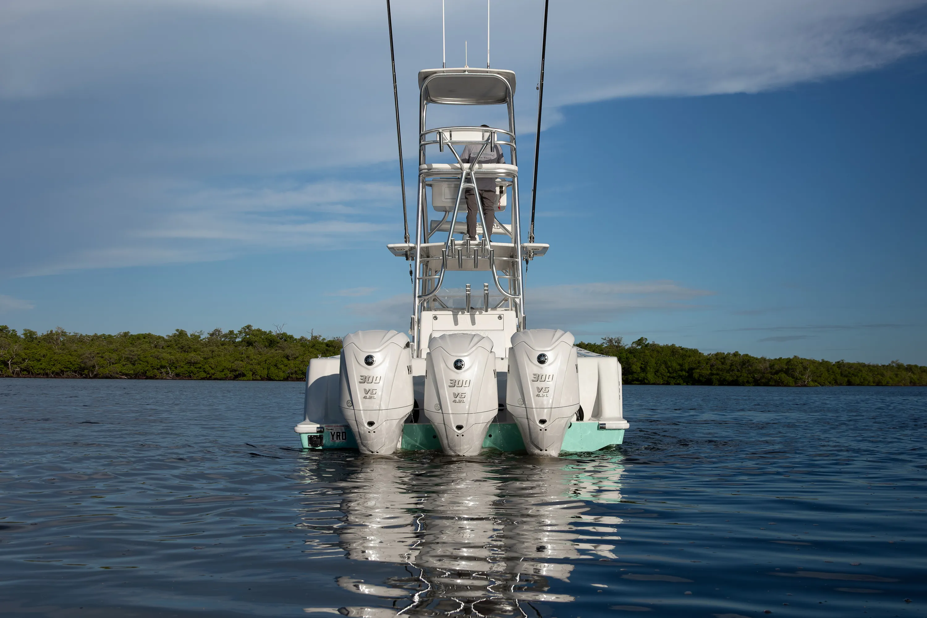 SeaVee 39: transom straight astern reflection