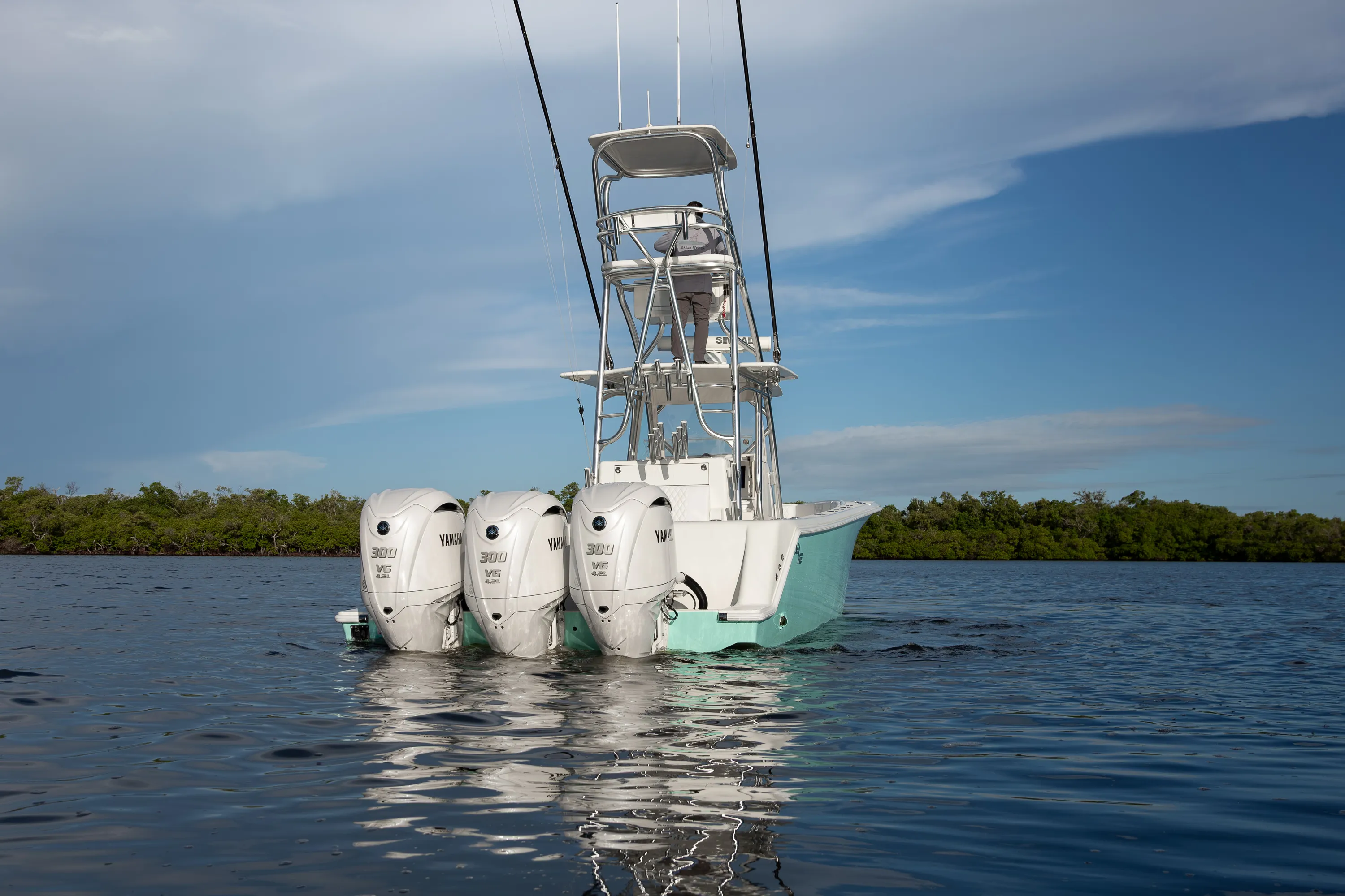 SeaVee 39: stern quarter outboards reflection