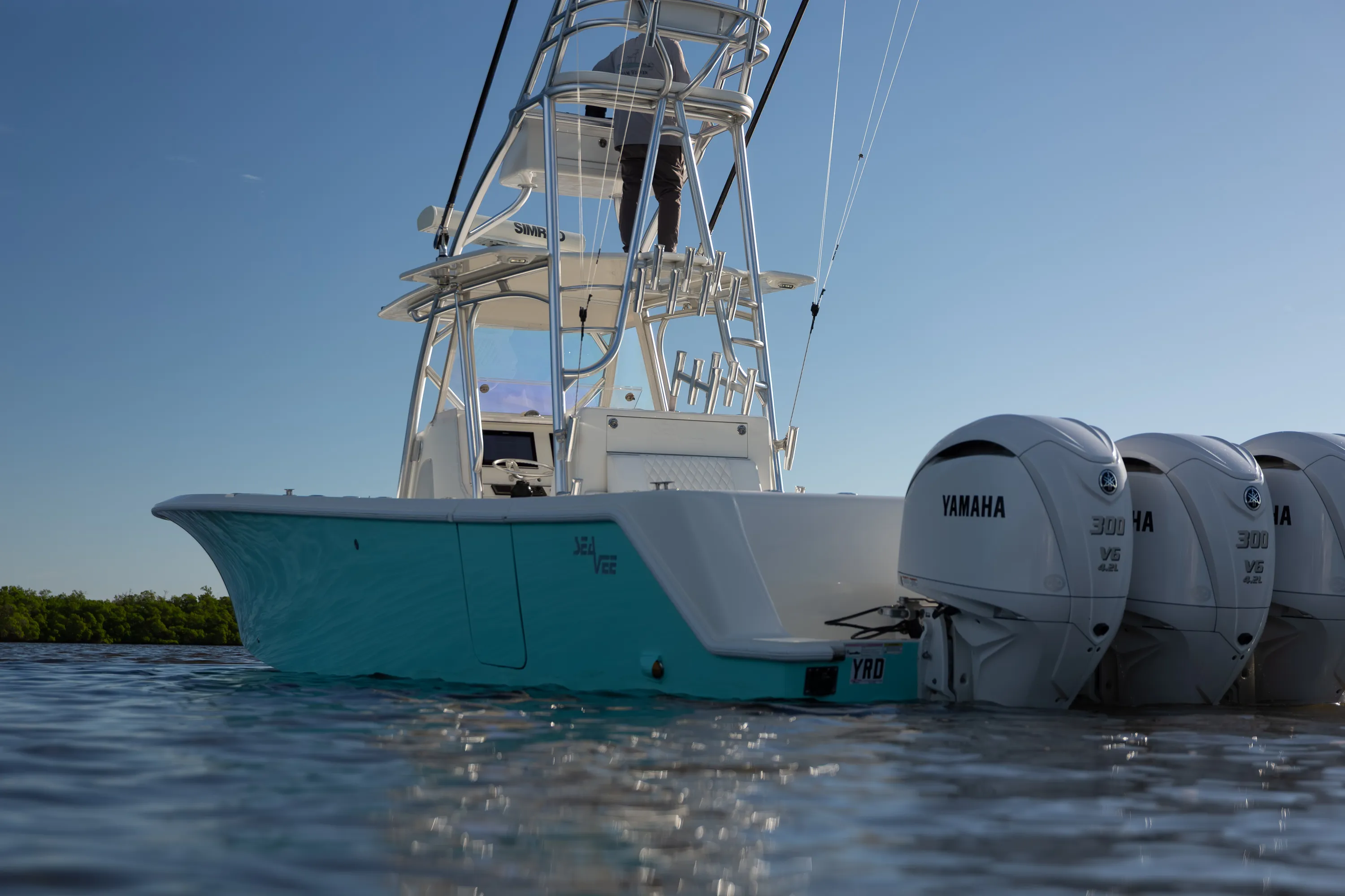 SeaVee 39: stern quarter outboards low angle