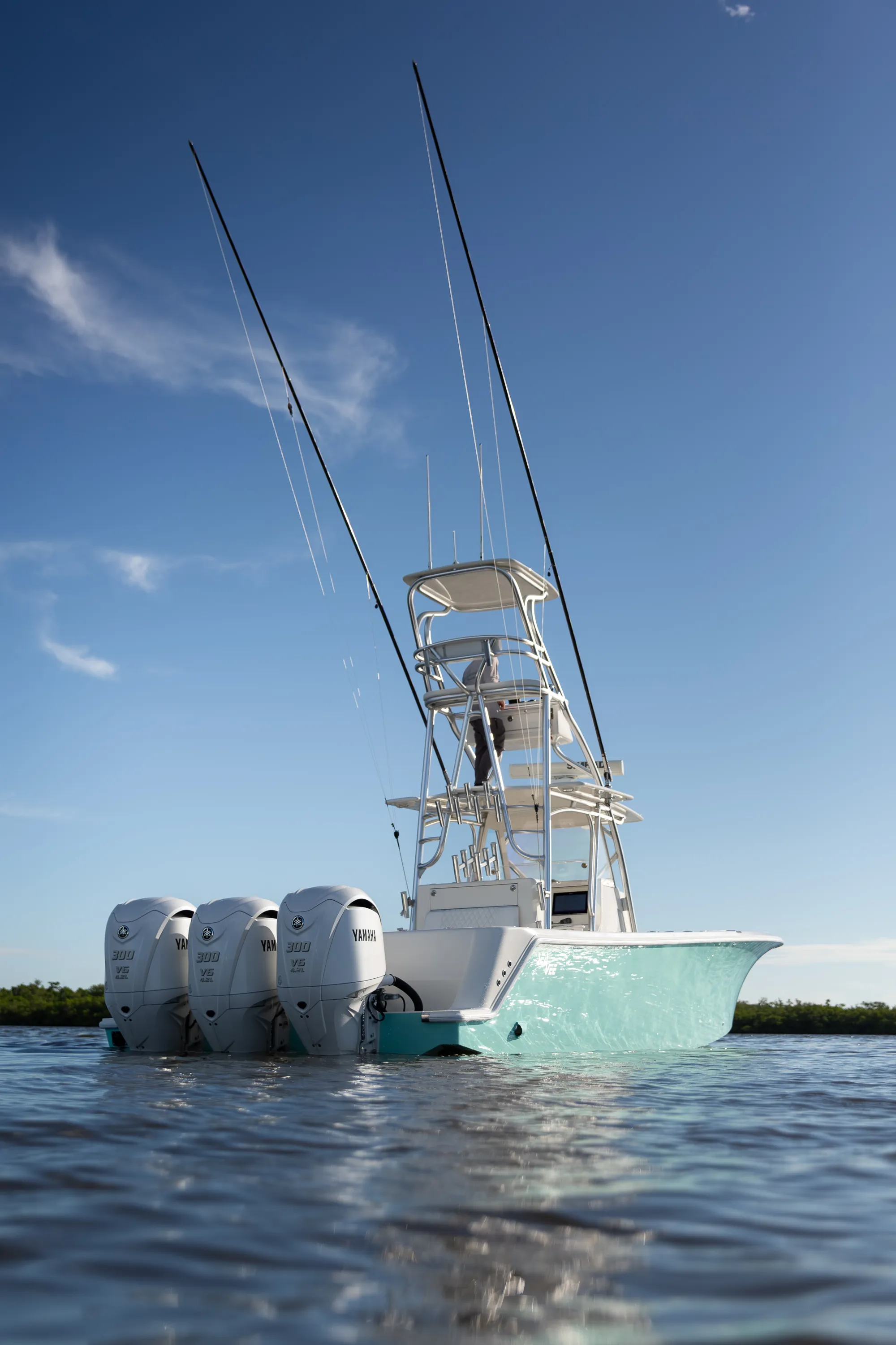 SeaVee 39: outboards and outriggers low angle