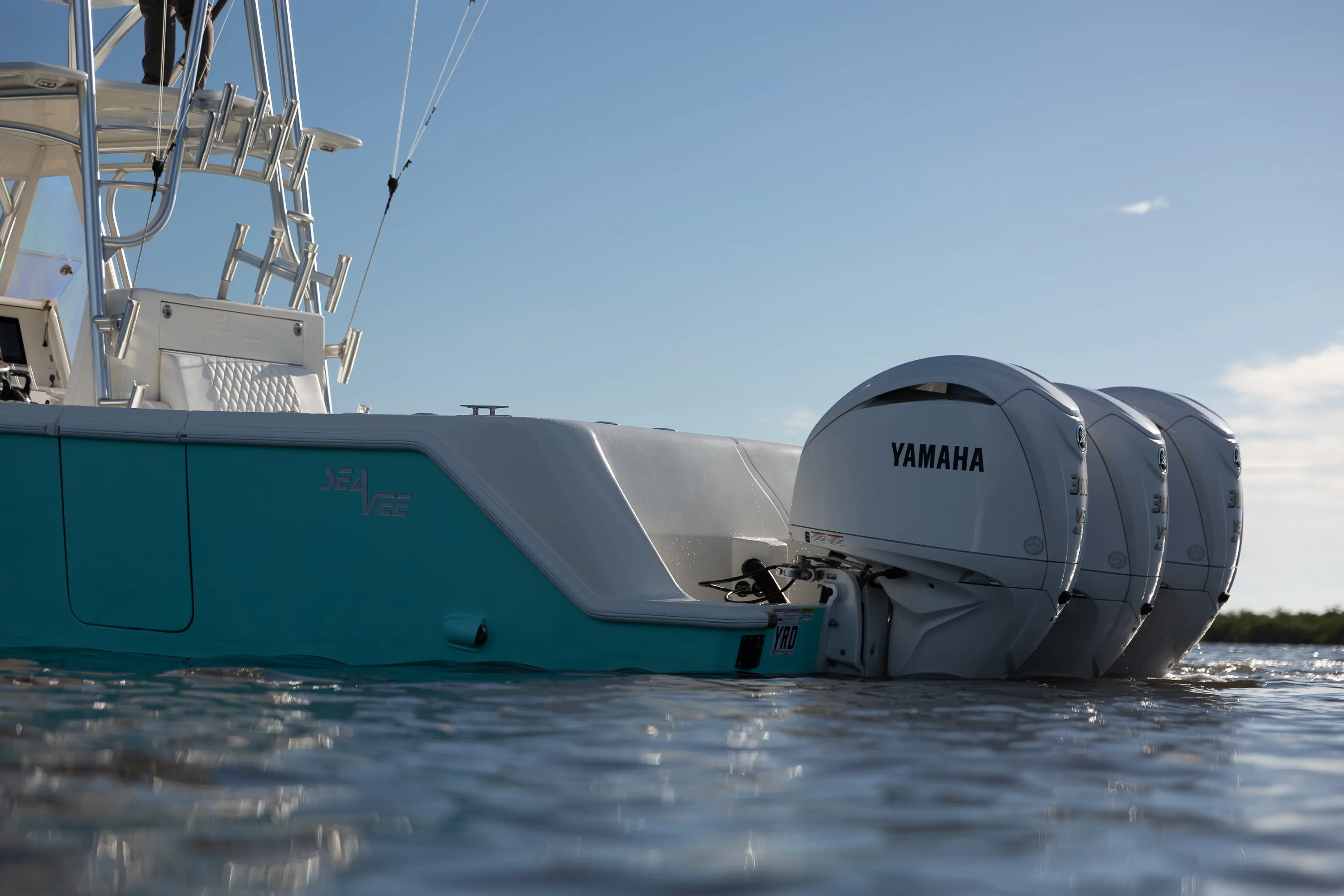 SeaVee 39: outboards side view shaded