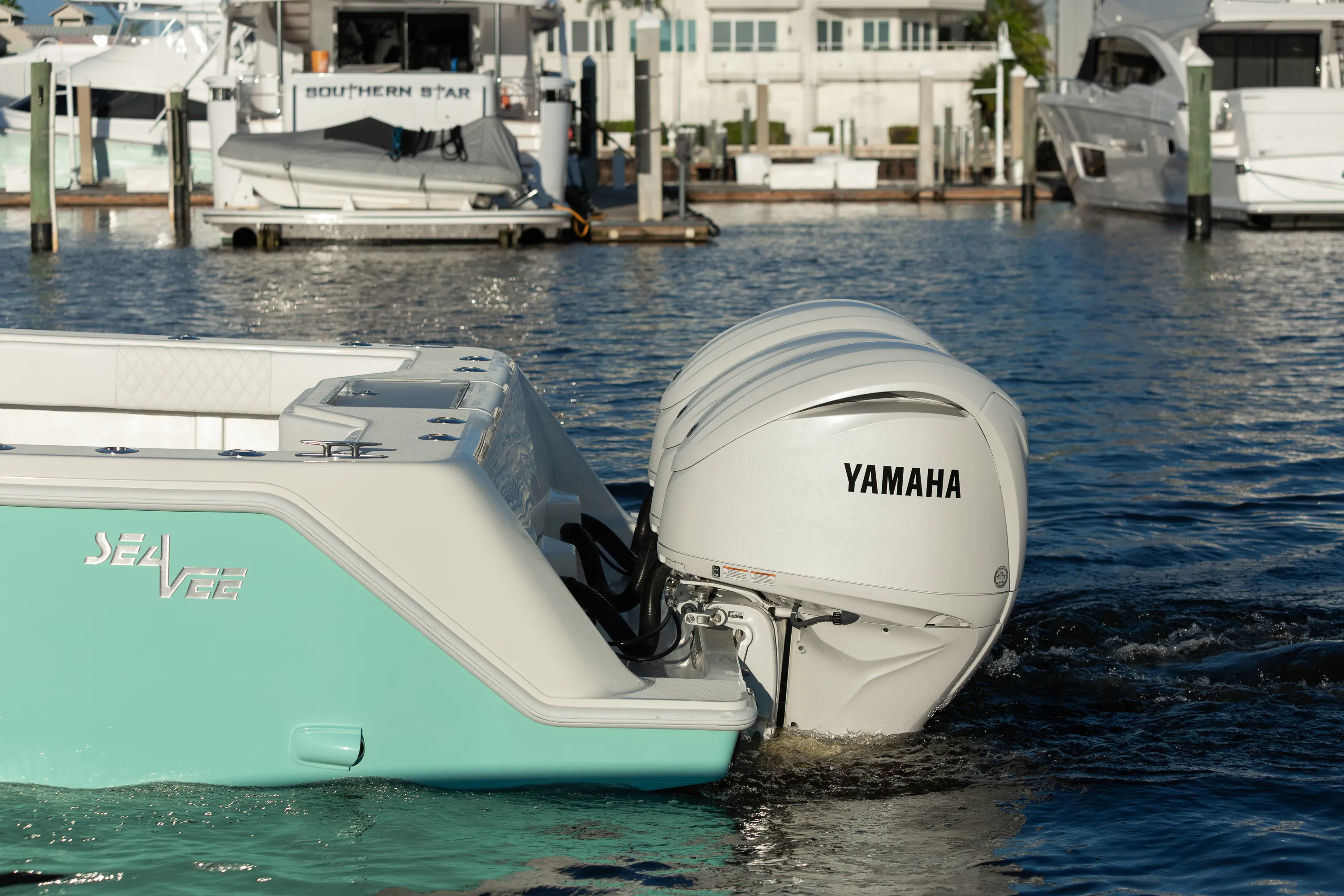 SeaVee 39: outboards side view afloat