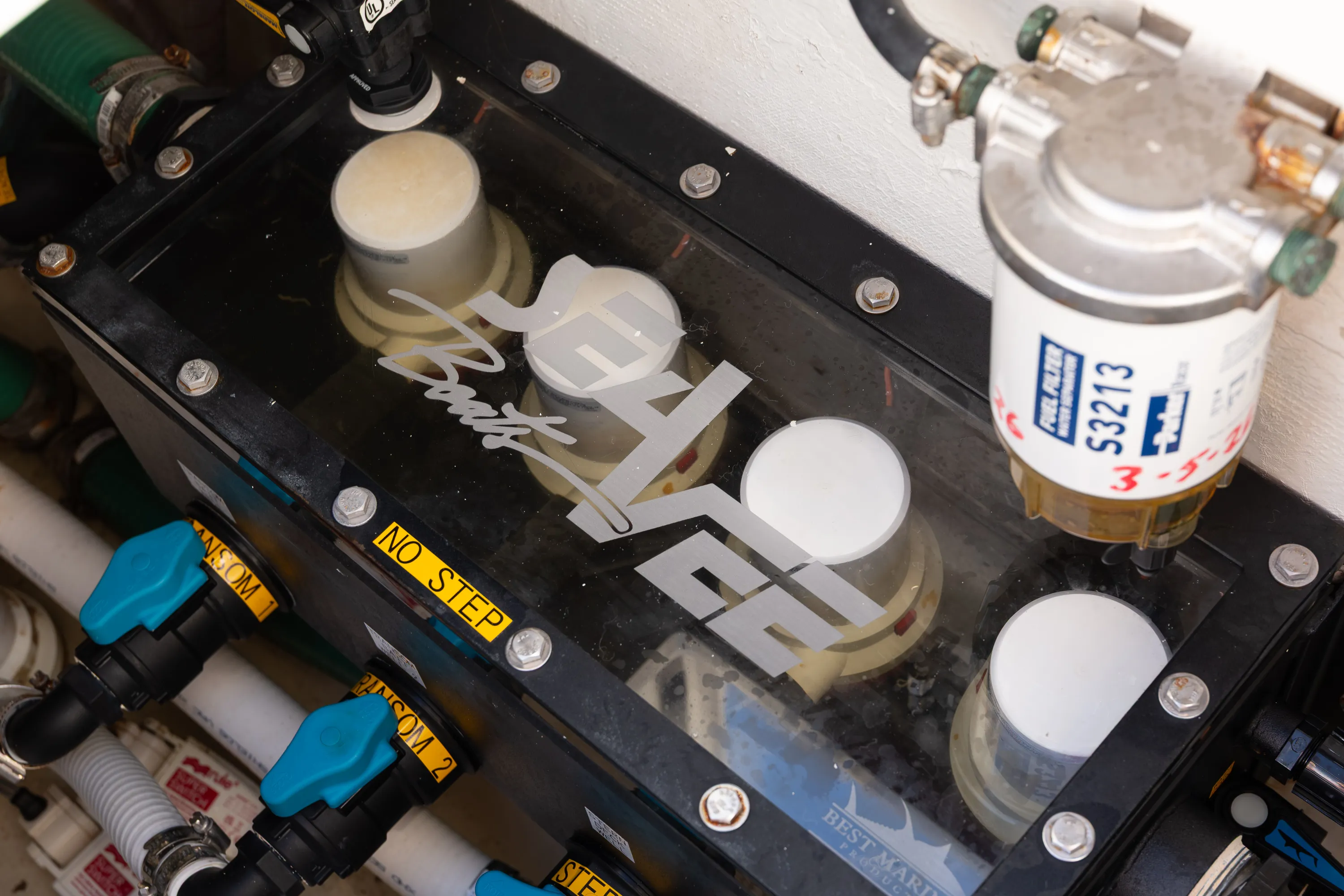 SeaVee 39: pump box top down