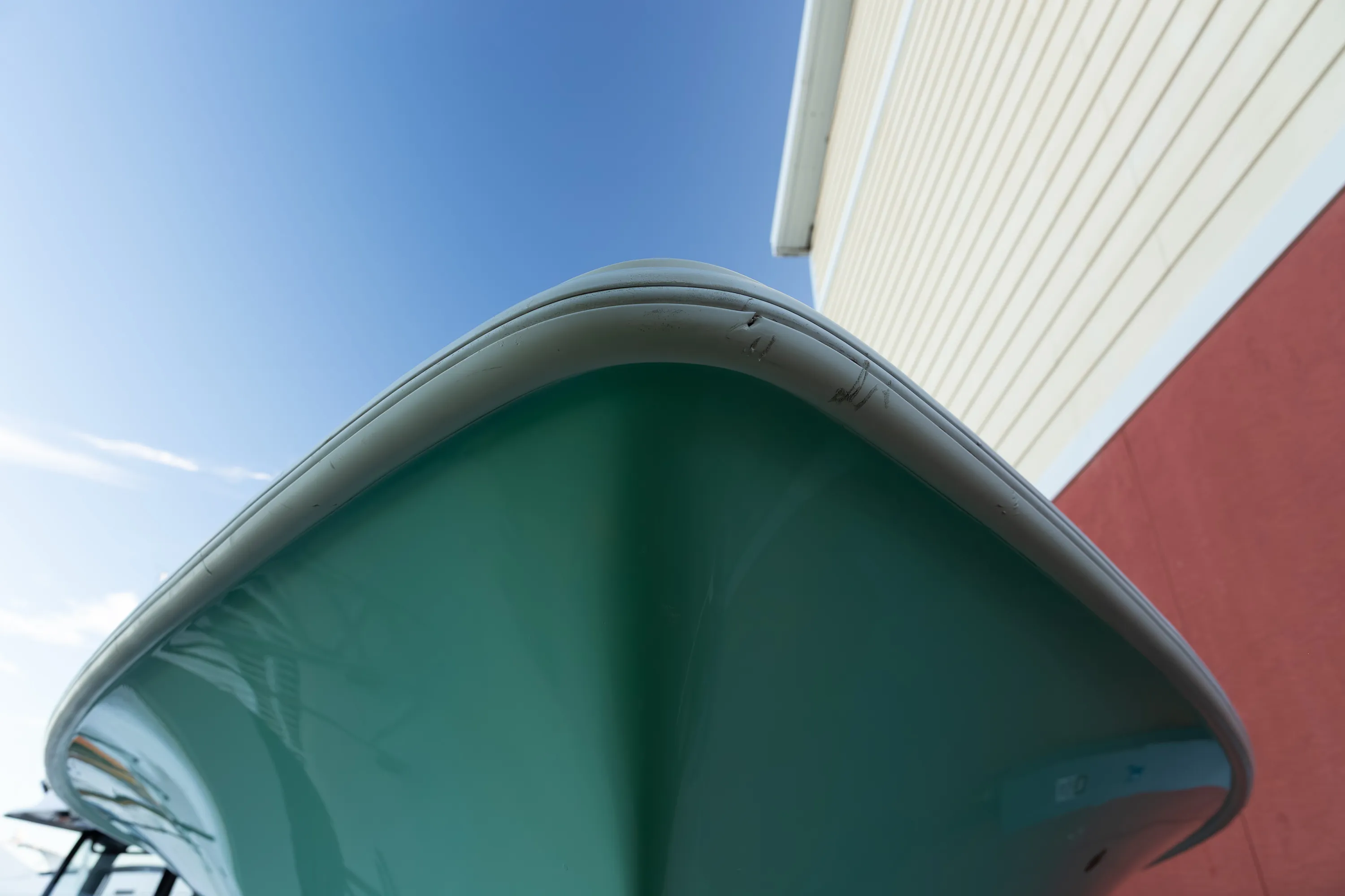 SeaVee 39: bow rub rail scuffs